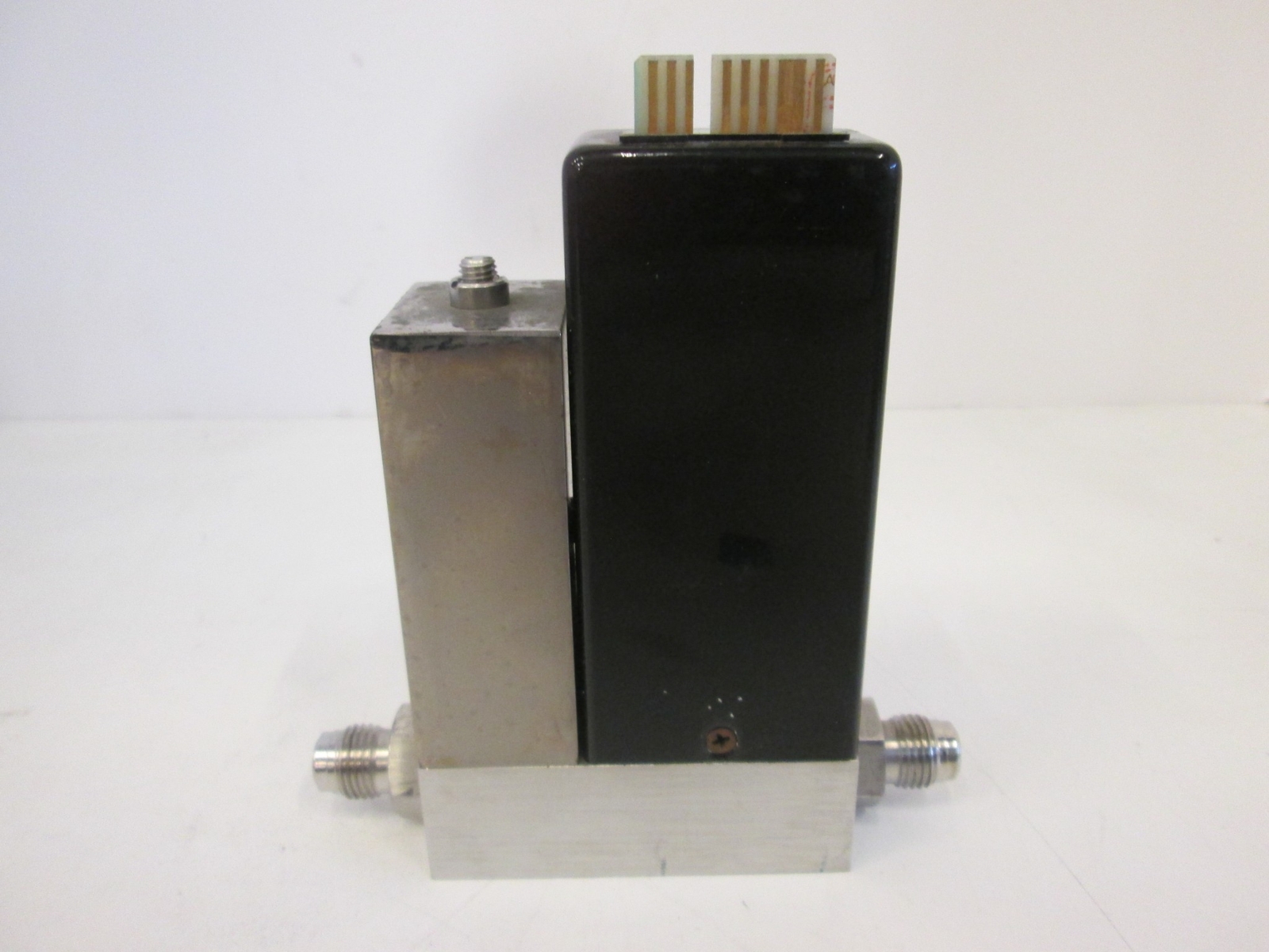 Unit Instruments, UFC-1110A, Mass Flow Controller, 10 SLM, N2O, Used