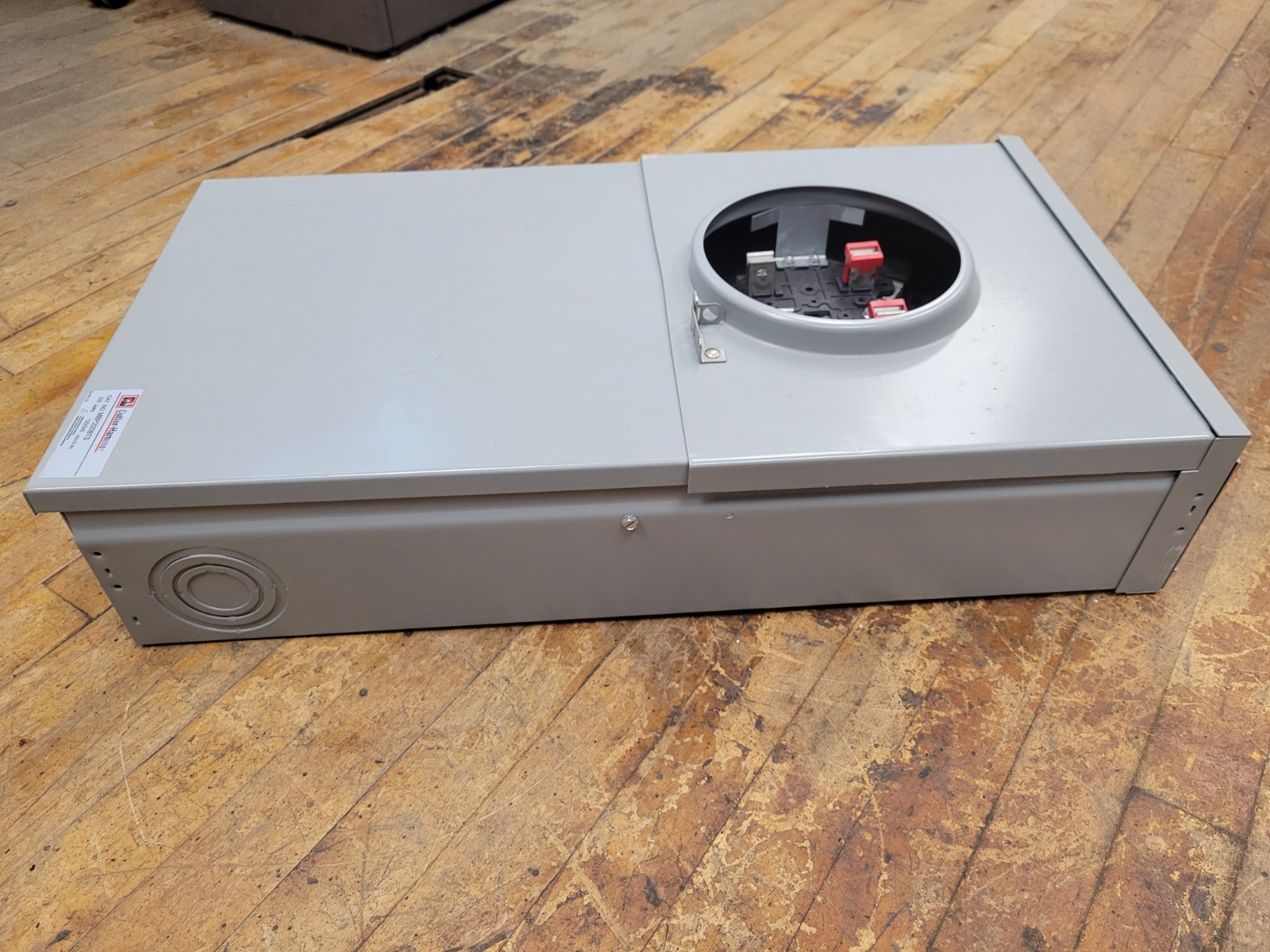 Eaton MBP200BTS Meter Breaker Panel Surface Mount 200A 120/240VAC 1PH 3W Type 3R