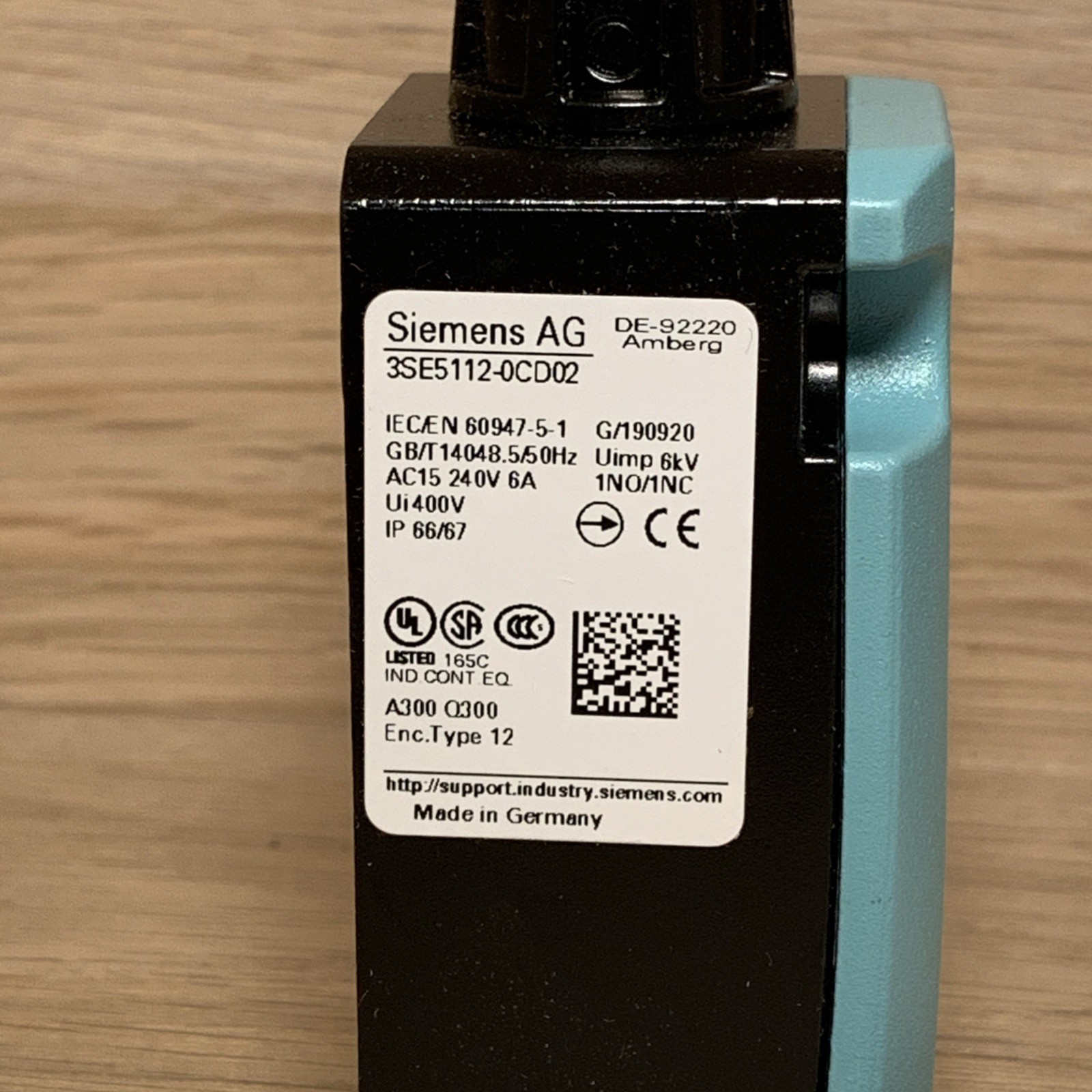 NEW Siemens 3SE5112-0CD02 Limit Switch