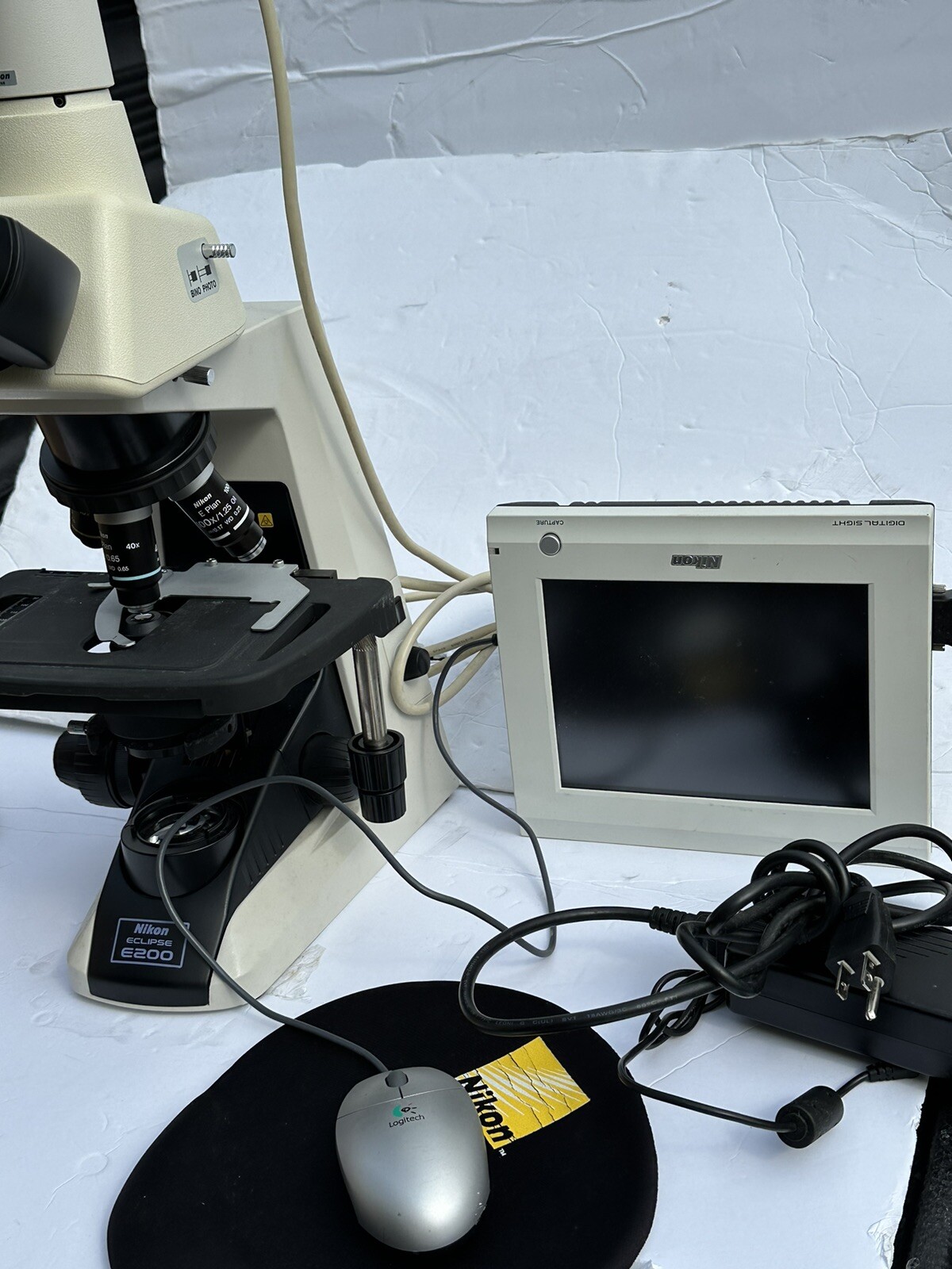 Nikon Eclipse E200 Trinocular Microscope With Camera And Monitor 4X 10X/40X/100X