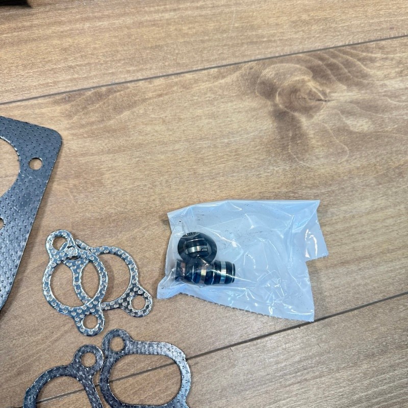 New ONAN OEM NOS GASKET KIT WITH VALVE SEALS / 0168-0189 168-0189