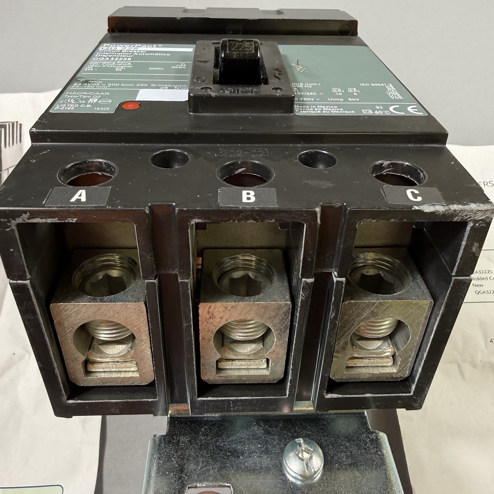 NEW Square D PowerPact 225 Amp Plug In Circuit Breaker 240 VAC 3 Pole QGA32225