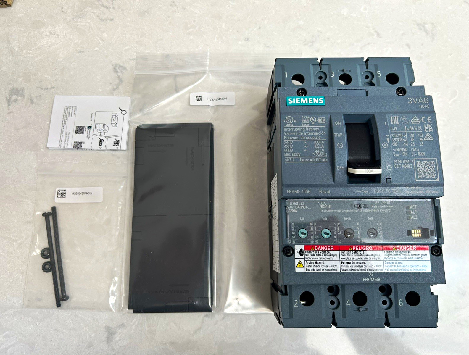 Breakers- Siemens 3VA6 3-Pole MCCB 100A 600V Trip Indicator 3VA6110-6HN31-0AA0