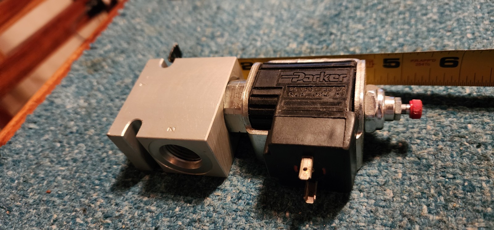 B10-2-A8T PARKER Hydraulic Cartridge Valve Base w/24VDC – 28W Actuator! Preowned