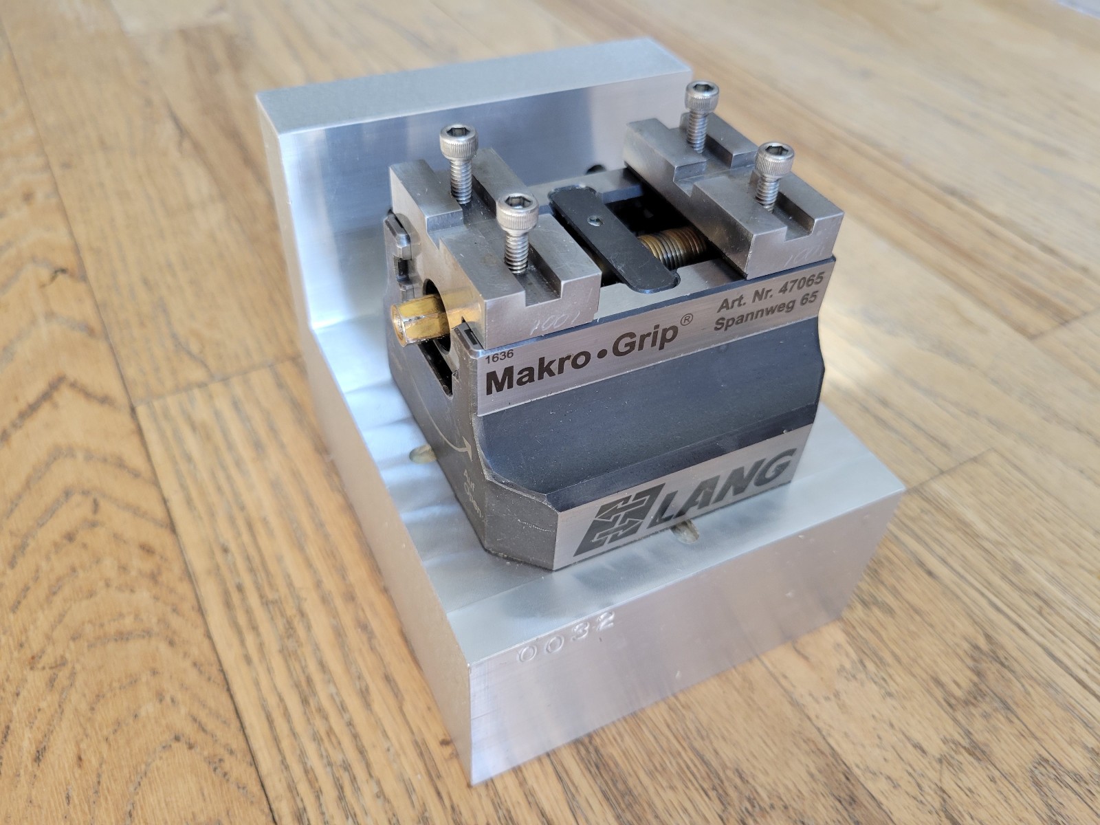 Lang Makro Grip 46 5-Axis Self-Centering CNC Vise 47065 (48065-New Ver) Pullstud