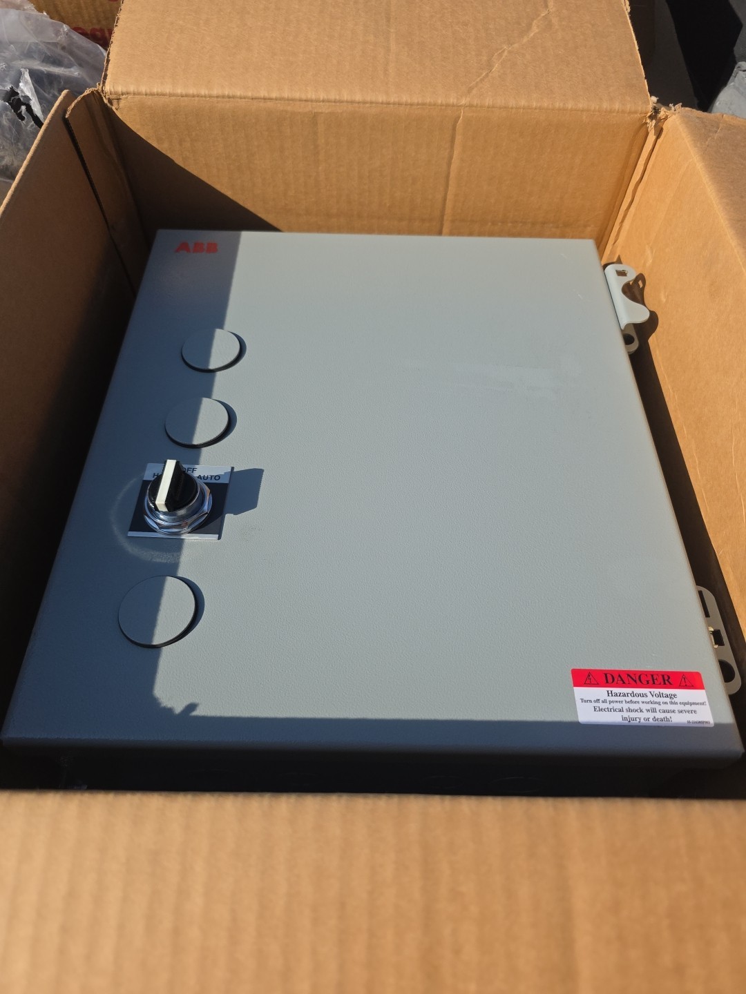 ABB ELECTRICALLY HELD LIGHTING CONTACTOR CR463L40ANA14A0 W/ ENCLOSURE