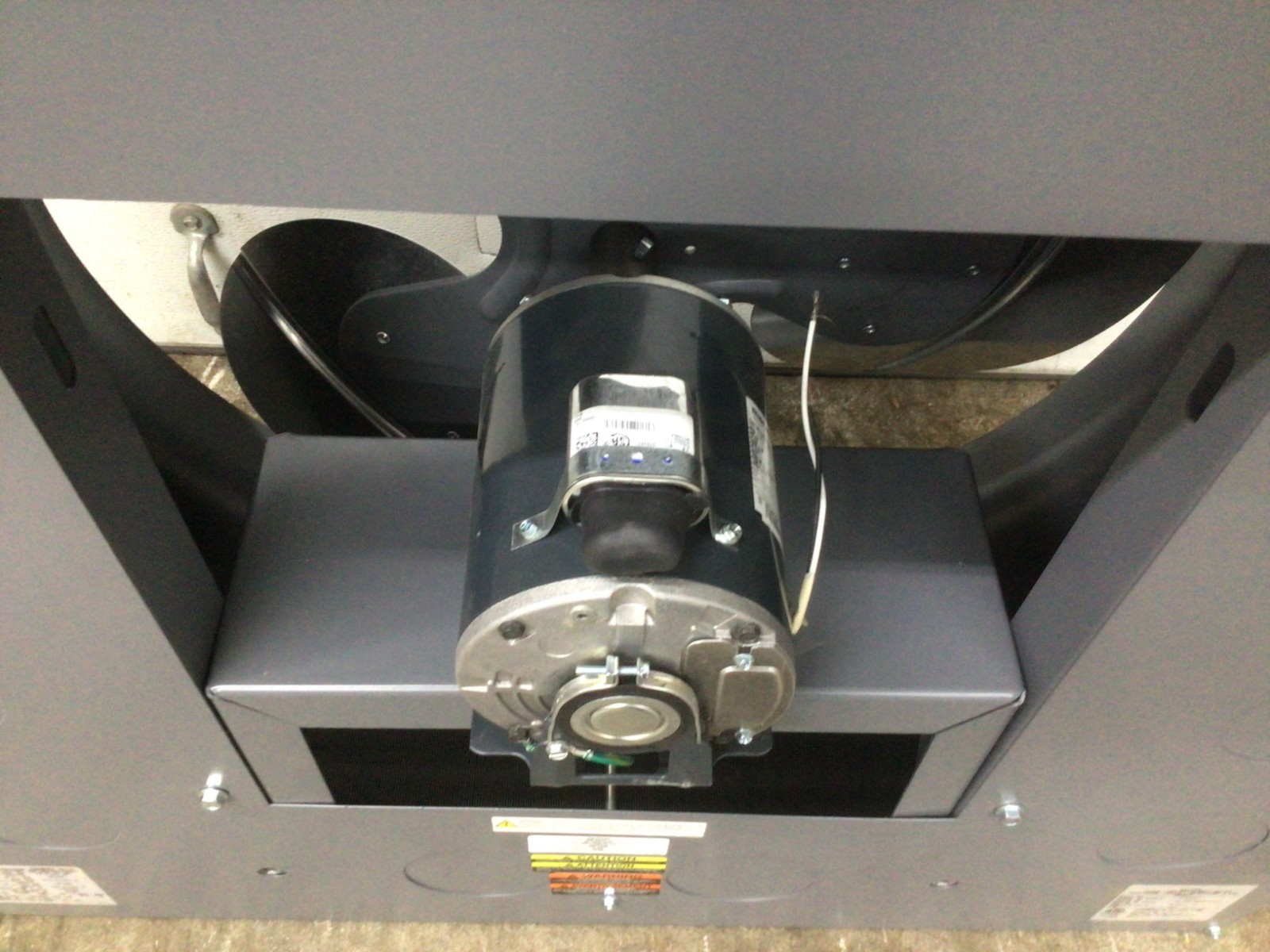 Dayton 5PV59 4180 CFM 120VAC 249,800 BtuH Hydronic Wall and Ceiling Unit Heater