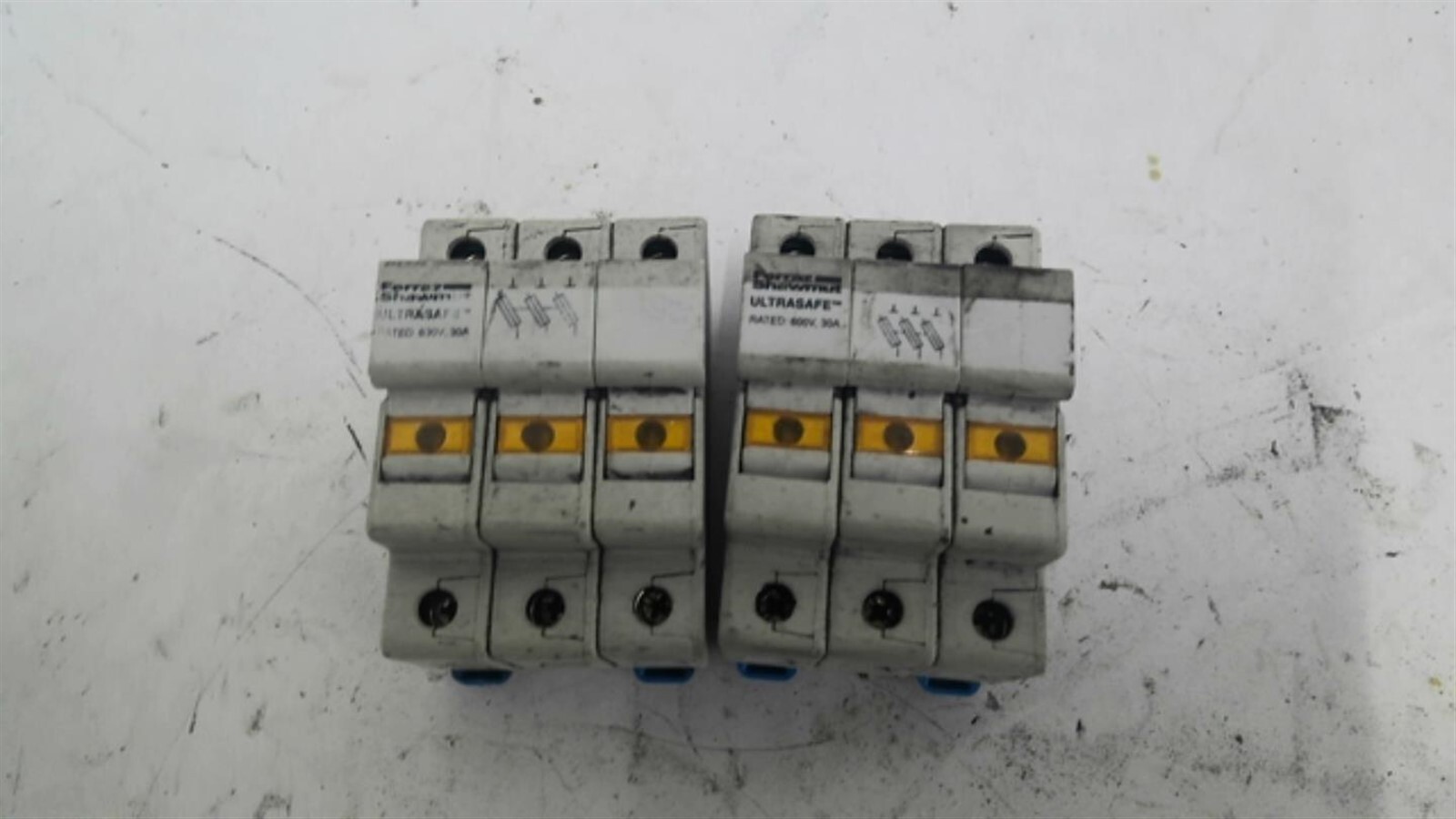 Ferraz Shawmut Y219073 Fuse Holder Lot Of 2
