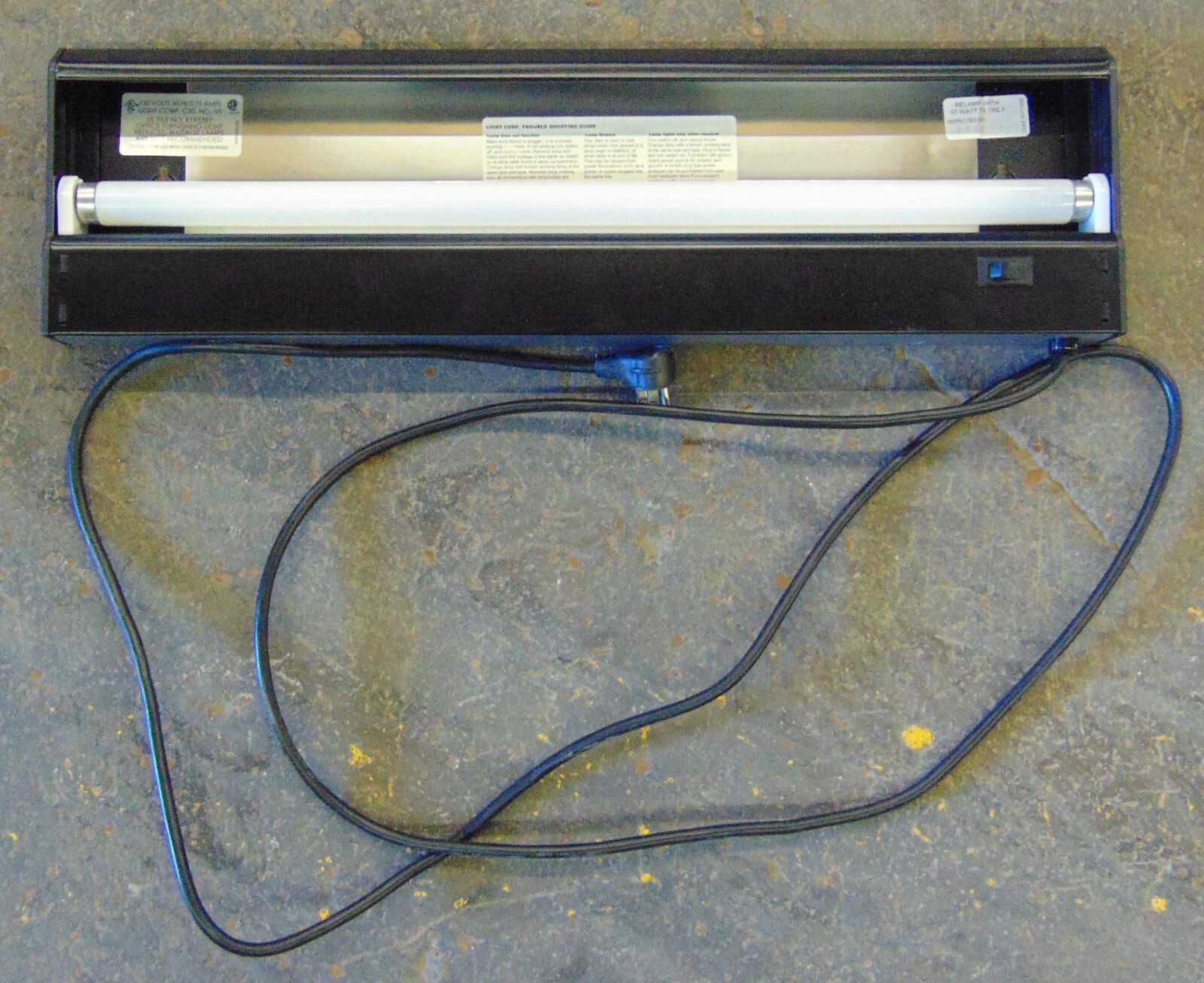 LIGHT CORP, OFFICE FURNISHING LIGHT W/O LENS, E193397, 120 VOLTS, 60HZ, .75 AMPS