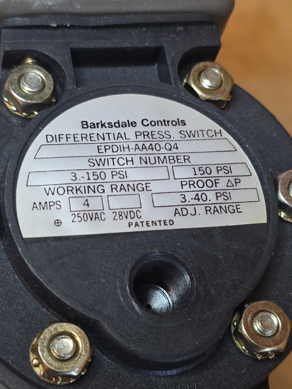 NEW BARKSDALE EPD1H-AA40-Q4 DIFFERENTIAL PRESSURE SWITCH 3-150 PSI 250VAC 28VDC