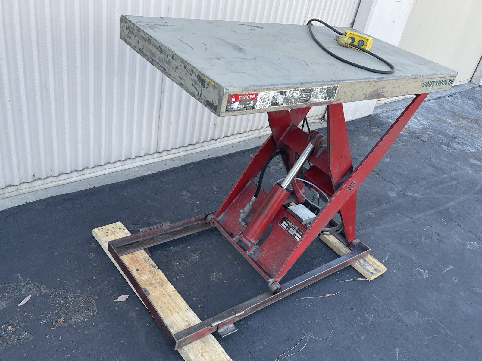 48″x 24″ Scissor Hydraulic Lift Table 6~42″ Lift Southworth 1500 Lbs. 115V(26A3)