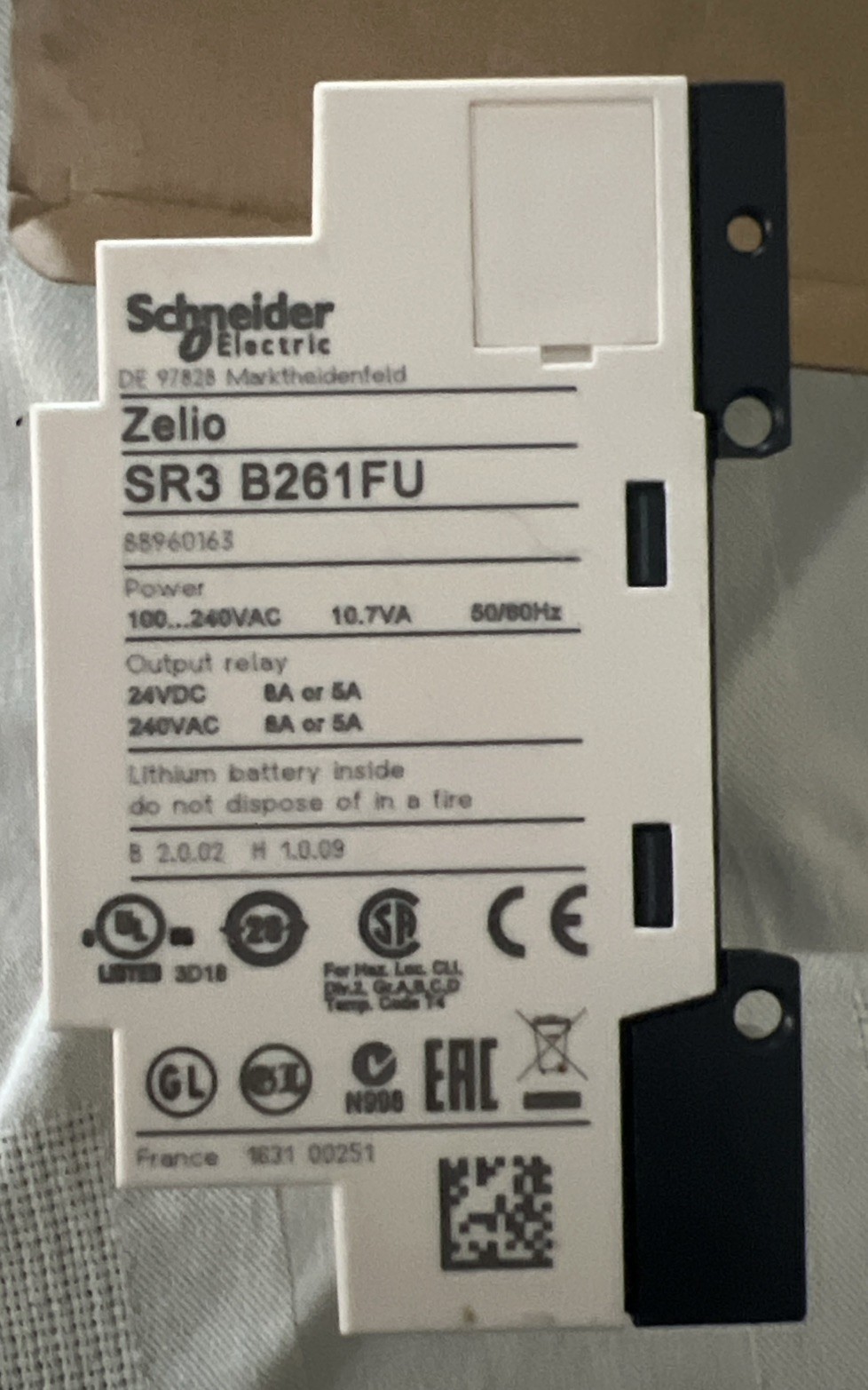 Schneider SR3B261FU Zelio Logic SR3 Modular Compact Smart Relay,26 I/O Brand New