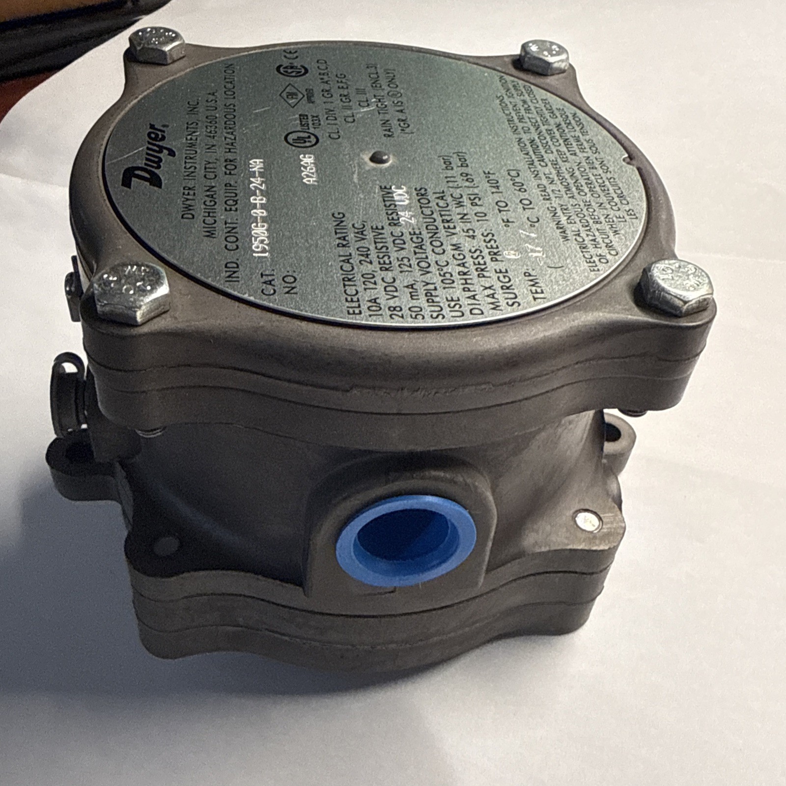 Pressure switch, Dwyer 1950G-0-B-24, Explosion-Proof , range 0.7-0.15″ w.c.