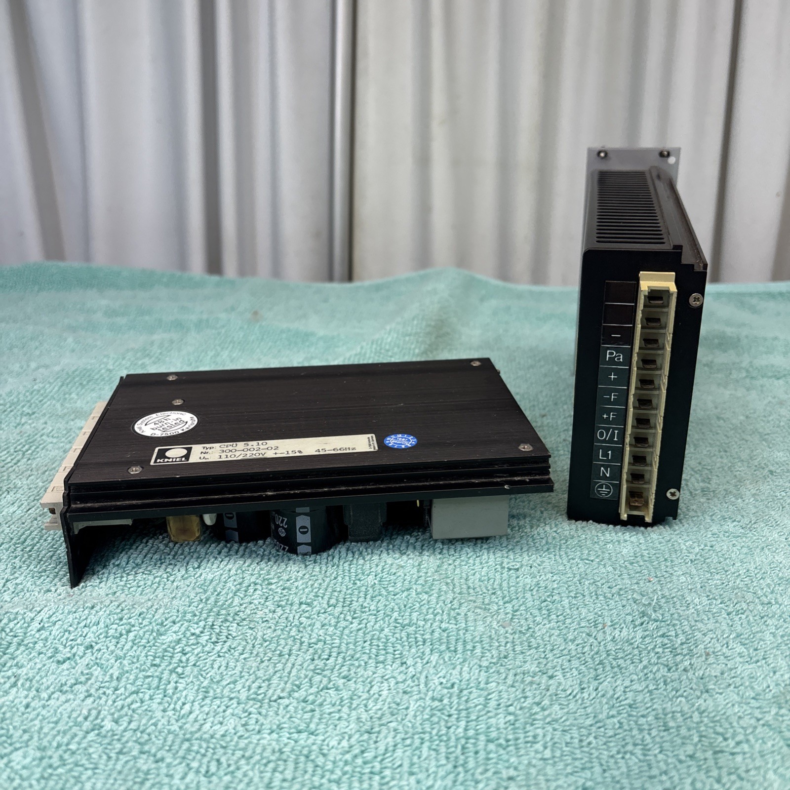 LOT OF (2) KNIEL CPU 5.10 POWER SUPPLY 300-002-02