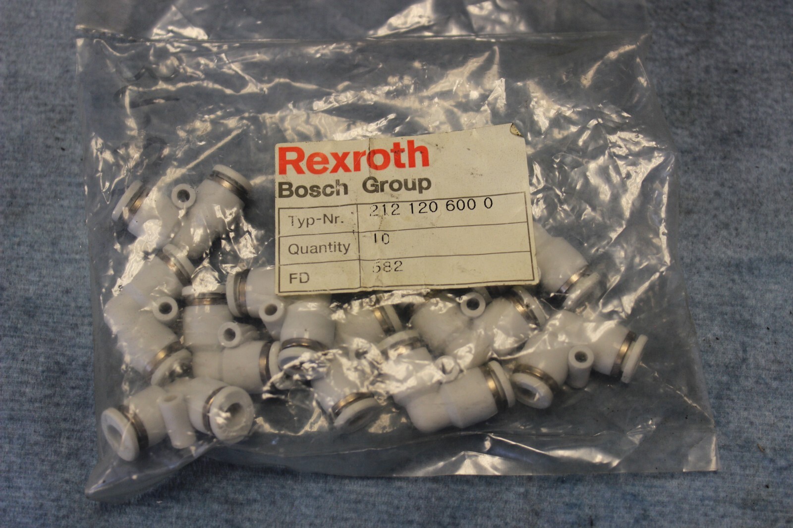 (Genuine Rexroth) 6MM 90 Degree Push Fit Connector (Bag of 10 pcs) 212 120 600 0