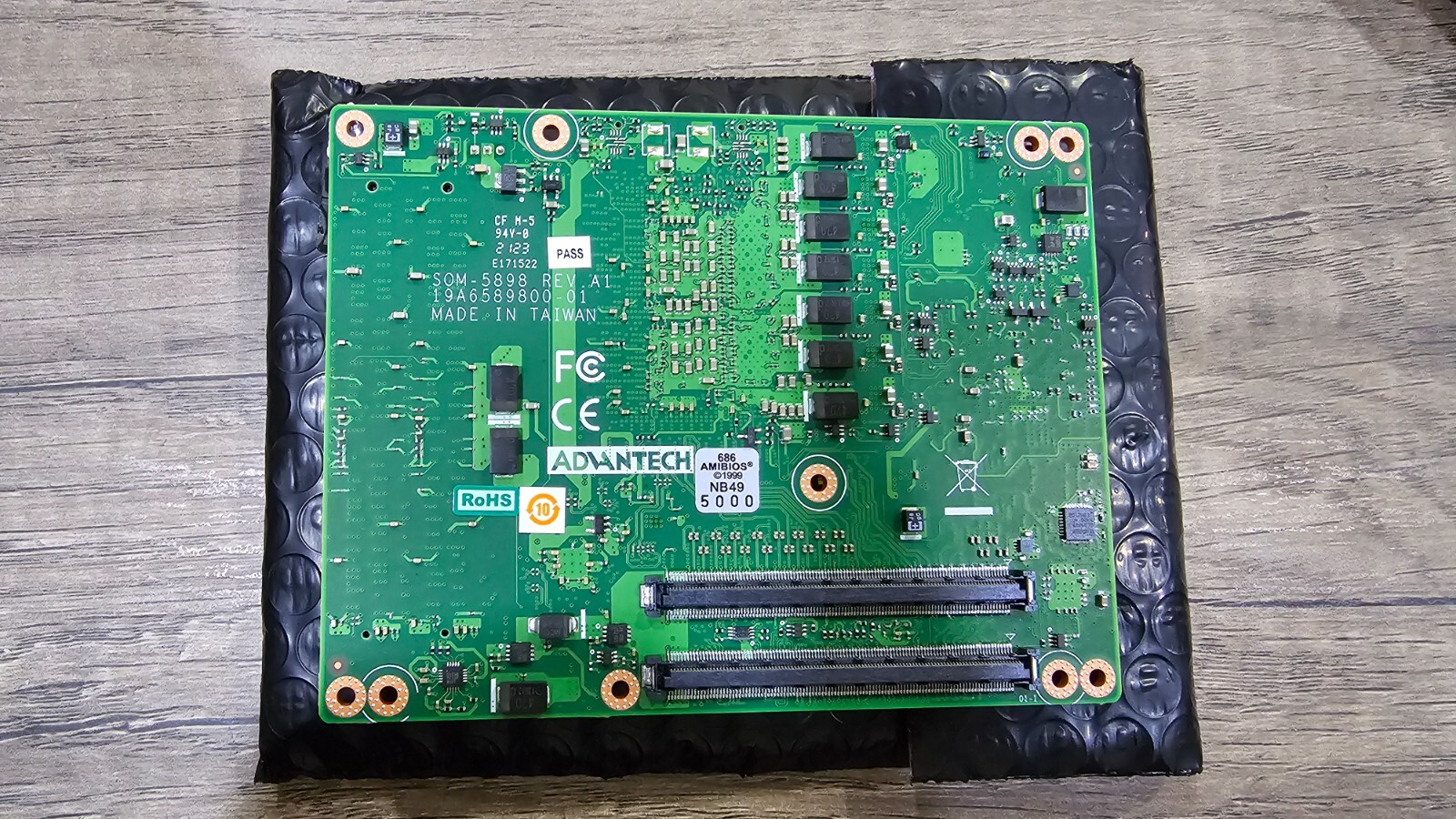 ADVANTECH SOM-5898C7-H0A1. SINGLE BOARD COMPUTER MODULE. Core i7-7820EQ 3GHz.