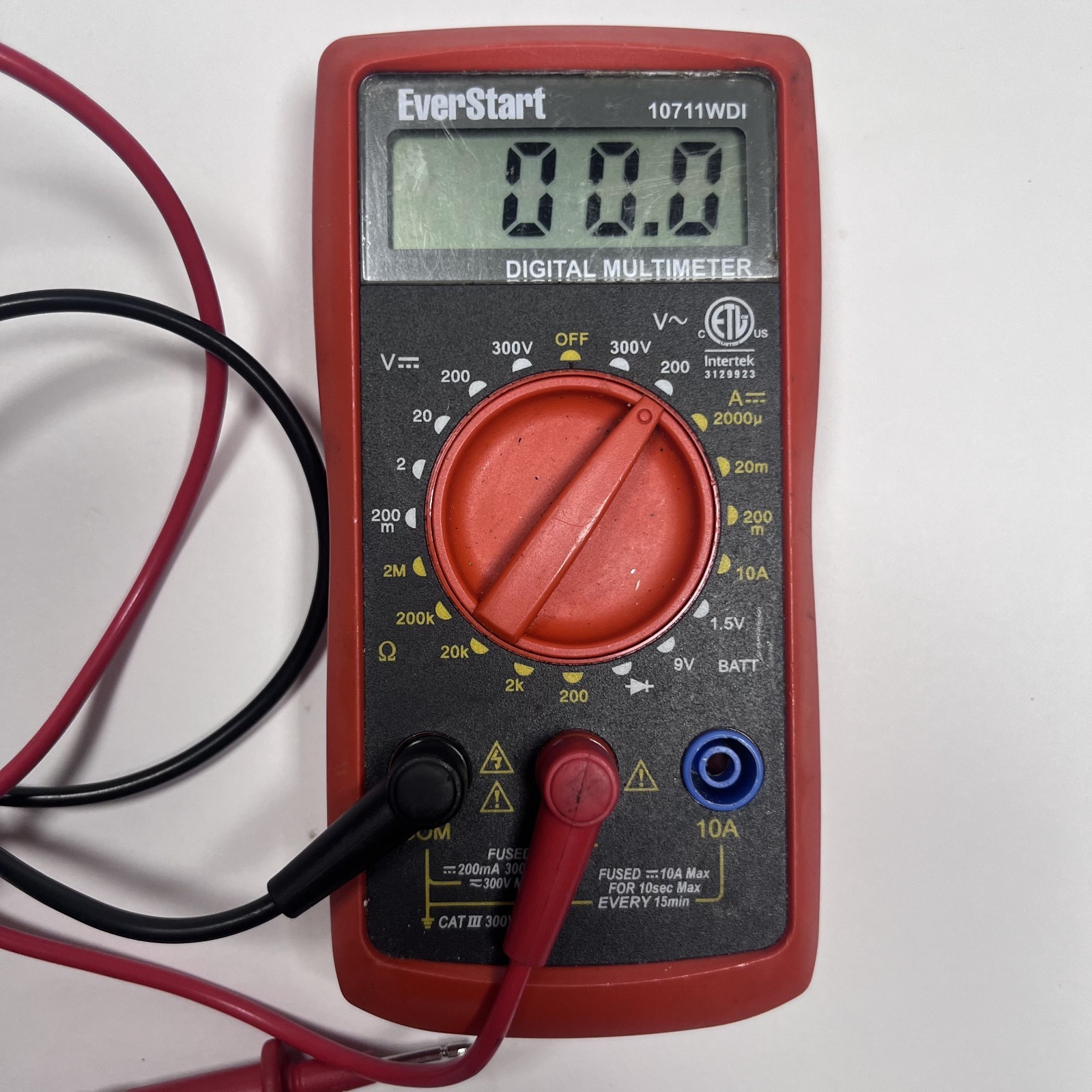 EverStart 10711WDI Digital Multimeter Voltmeter 300V CAT III w Test Leads Tested
