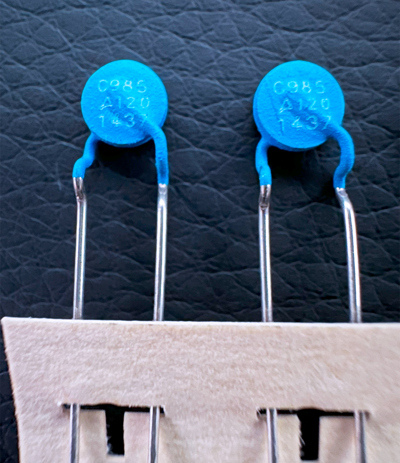 10Pcs B59985C0120A070 Epcos PTC Thermistor 45mA/1A 30V 25% 4R6 Radial
