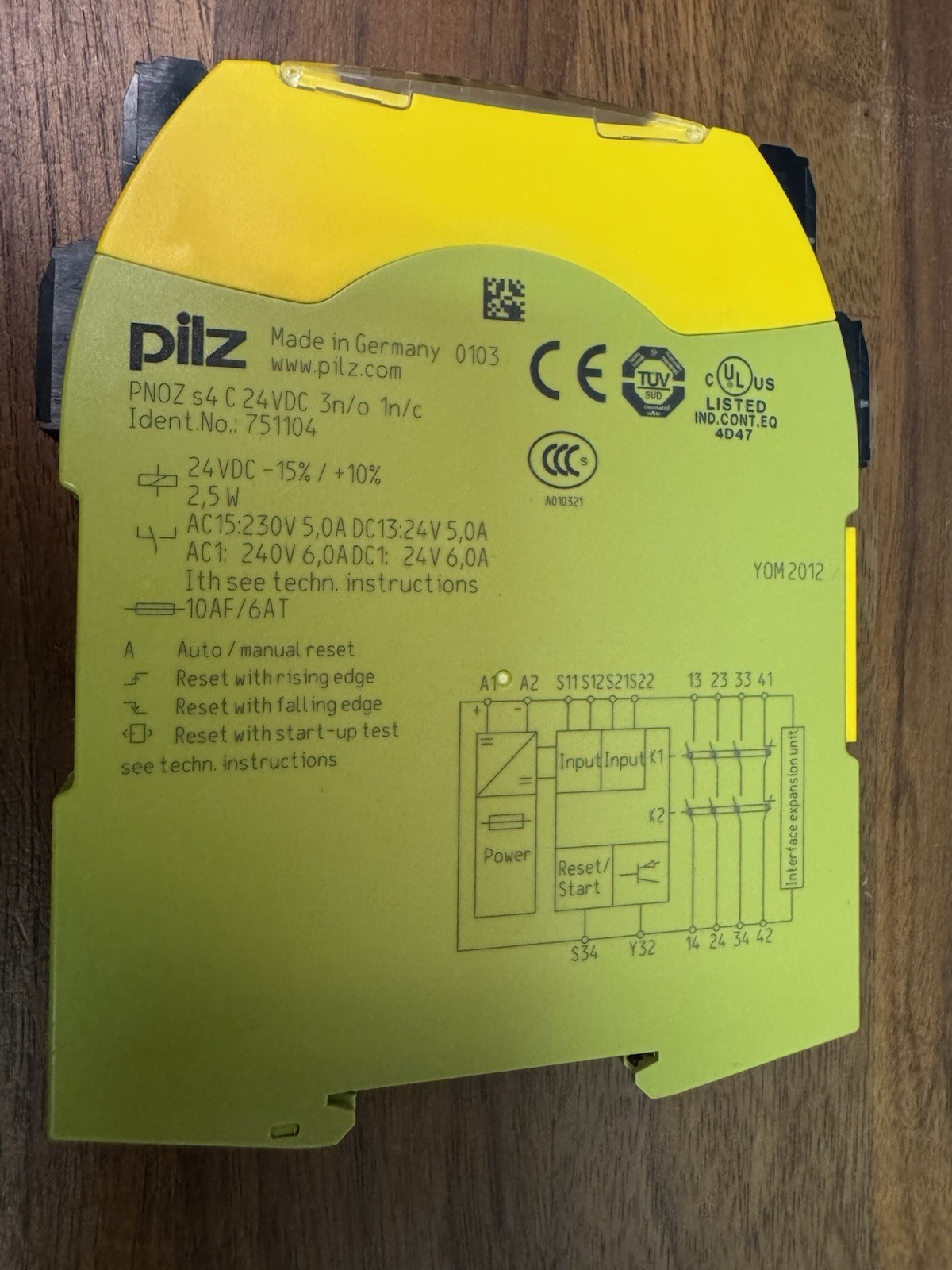 New OEM PILZ Safety Relay 751104 PNOZ S4 C 24VDC 3N/O 1N/C Germany NextDay Air