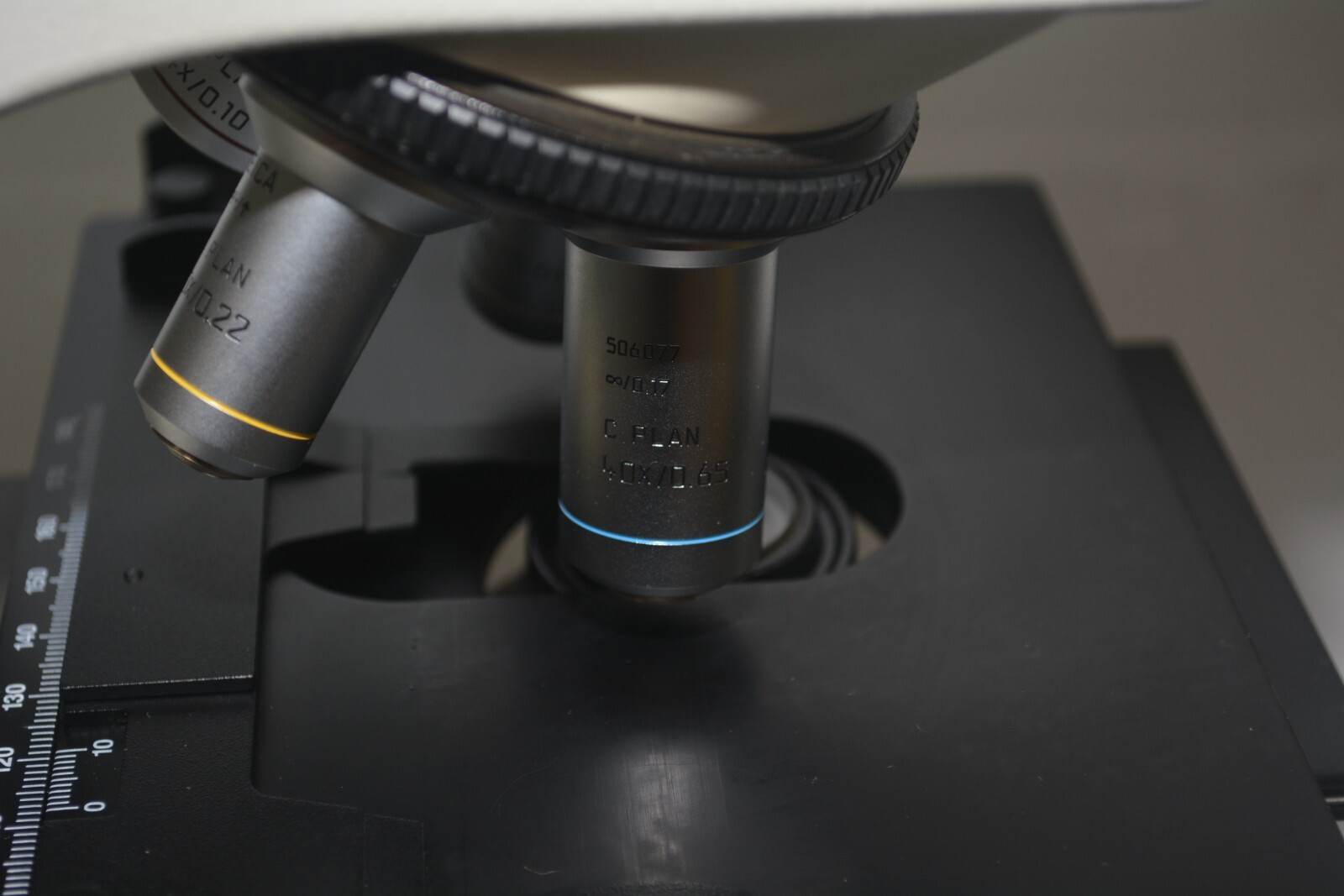 ^ Leica DME Upright Compound Microscope w/ 4x 10x 40x 100x Objectives #X1104