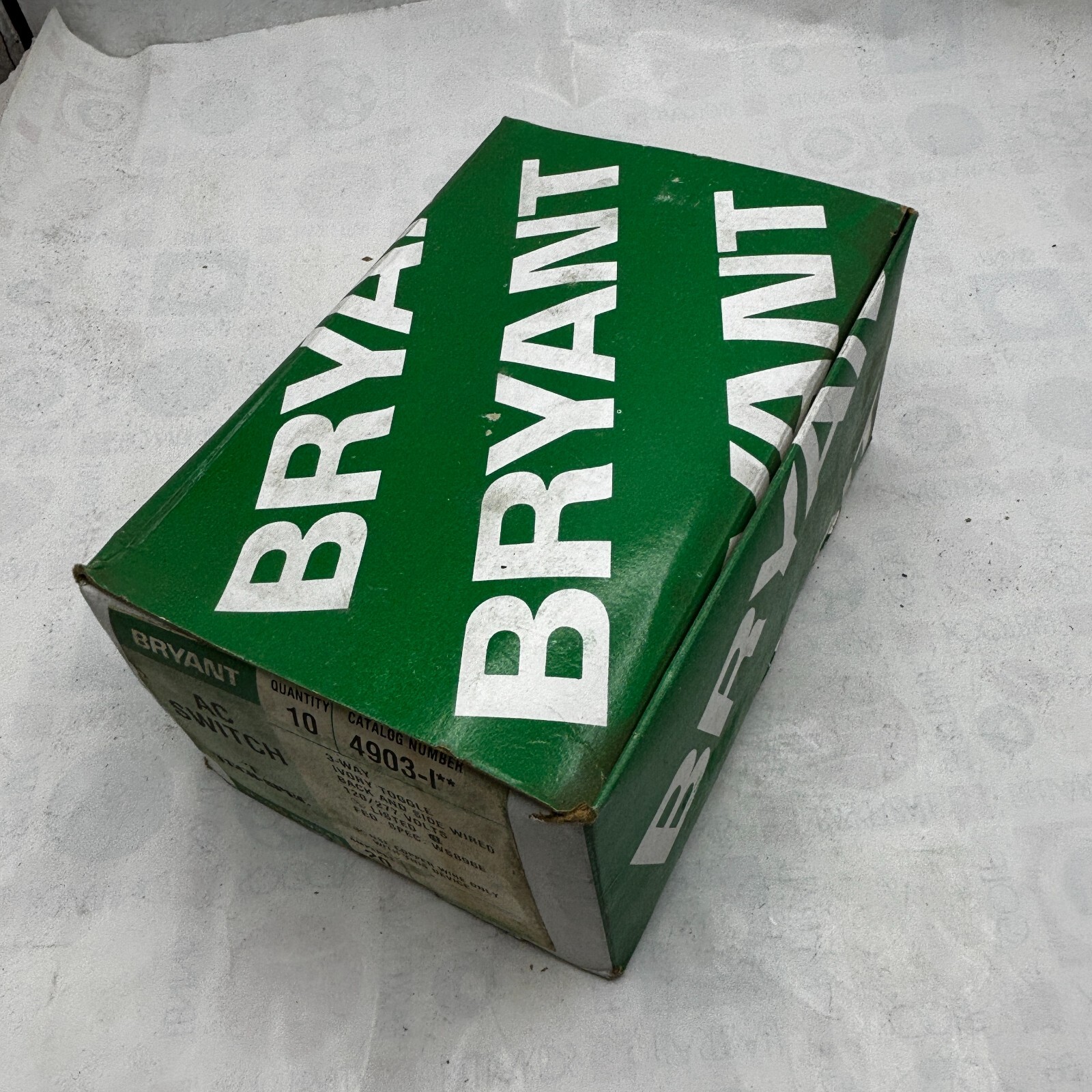 BRYANT 4903-I 3-WAY IVORY TOGGLE AC SWITCH BACK AND SIDE WIRED 20A 4903I QTY:1⭐