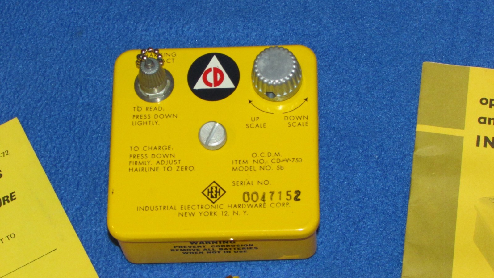 NOS! NEVER USED! CD V-750 Radiological Charger w Personal Dosimeters 742 Manuals