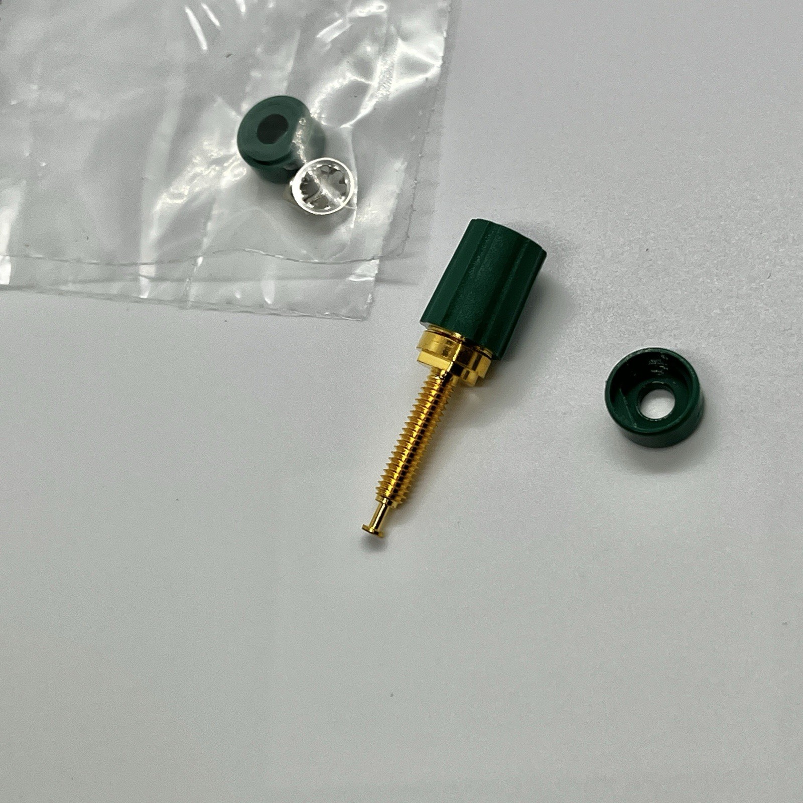 Pomona 3750-5 Gold Plated Binding Post, Accepts 4mm Banana Plug – Green, Knurled