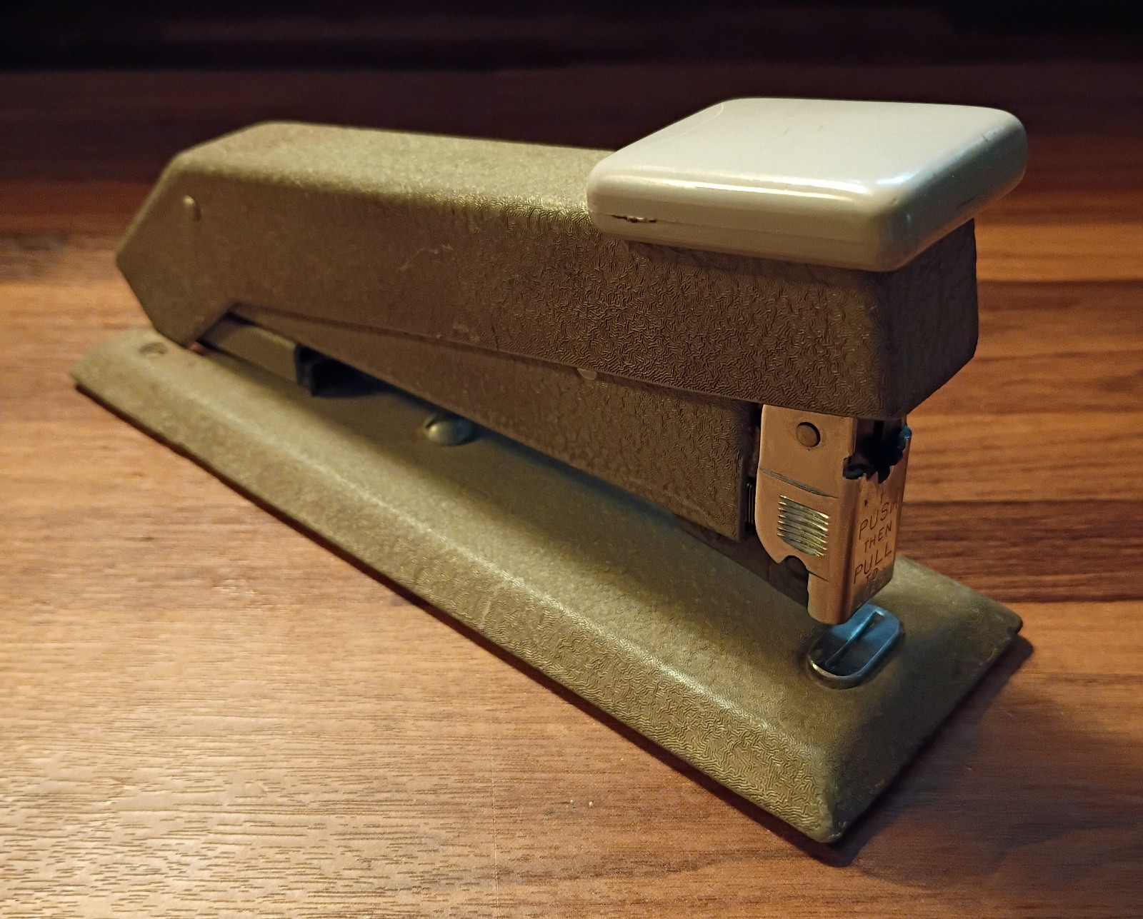 VTG BositichModel B5B Green Metal Heavy Duty Textured Desk Stapler Made In USA