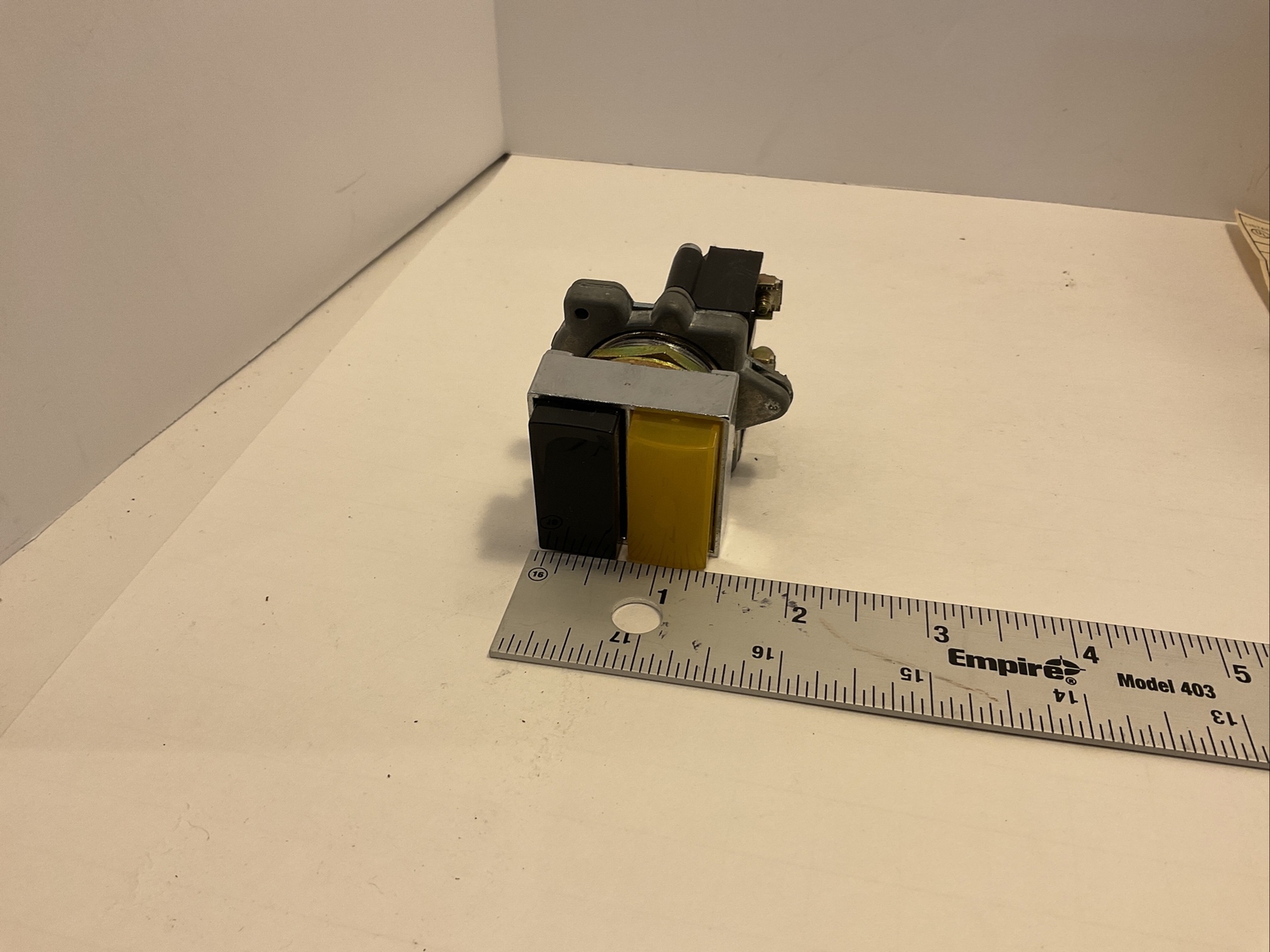 Cutler Hammer Eaton E30DX1 Push button Operator With Ind Light 6V Ac Or Dc