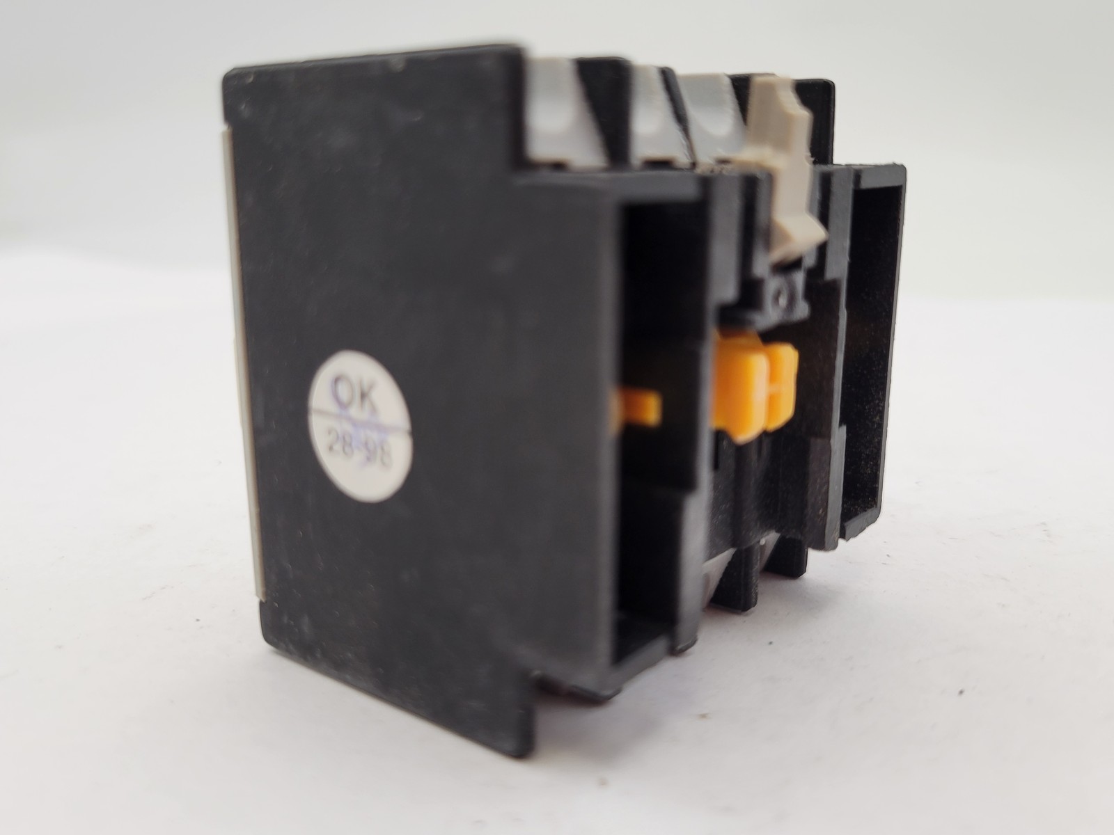 2PC TC TA1DN22 Add on Auxiliary Contact Block 10A 690V 2P or 4P -40 to +70°C