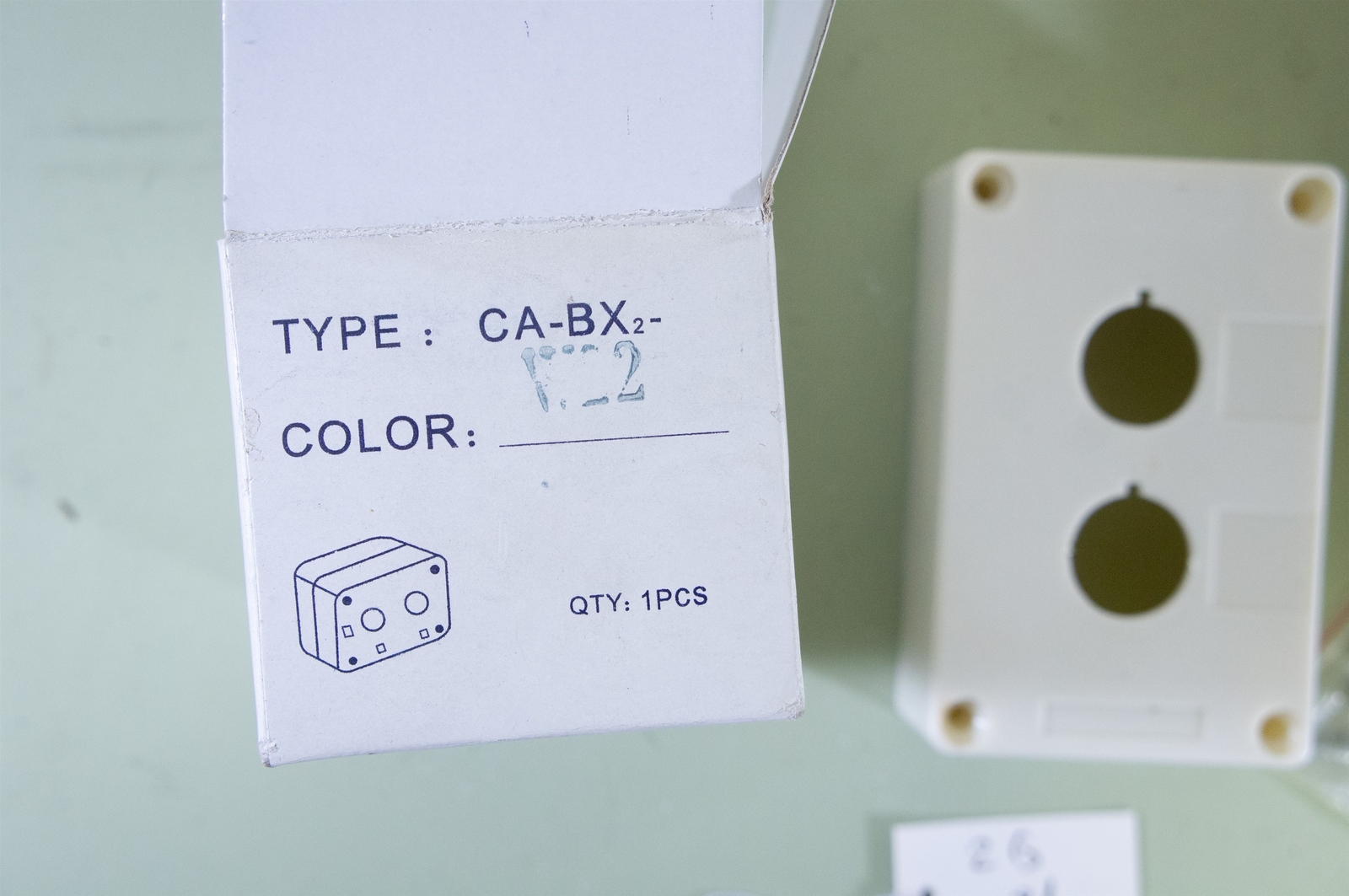 Suns International CA-BX2 White Pushbutton Enclosure 2 Hole 2.5×2.75×4.75 New