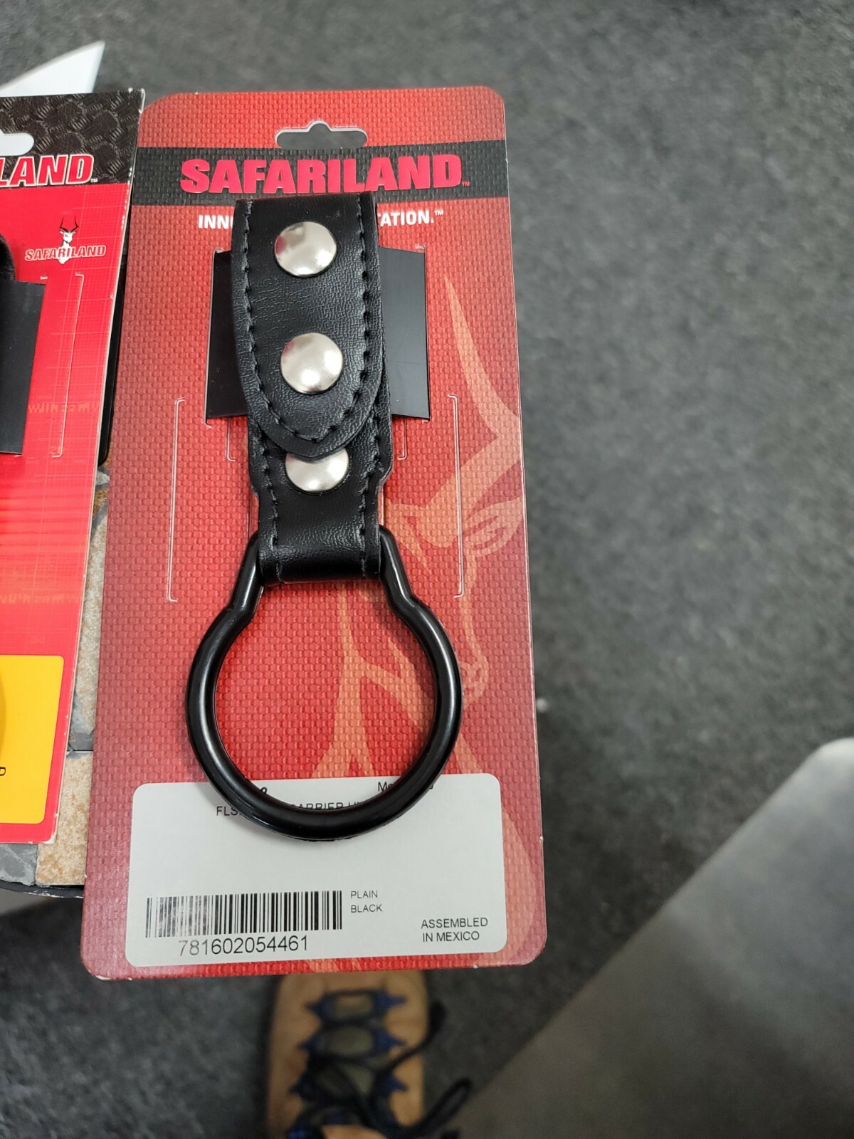 Flashlight Holder B493D Ring Holder, For up to 2-1/4 In Belt SAFARILAND 730-2