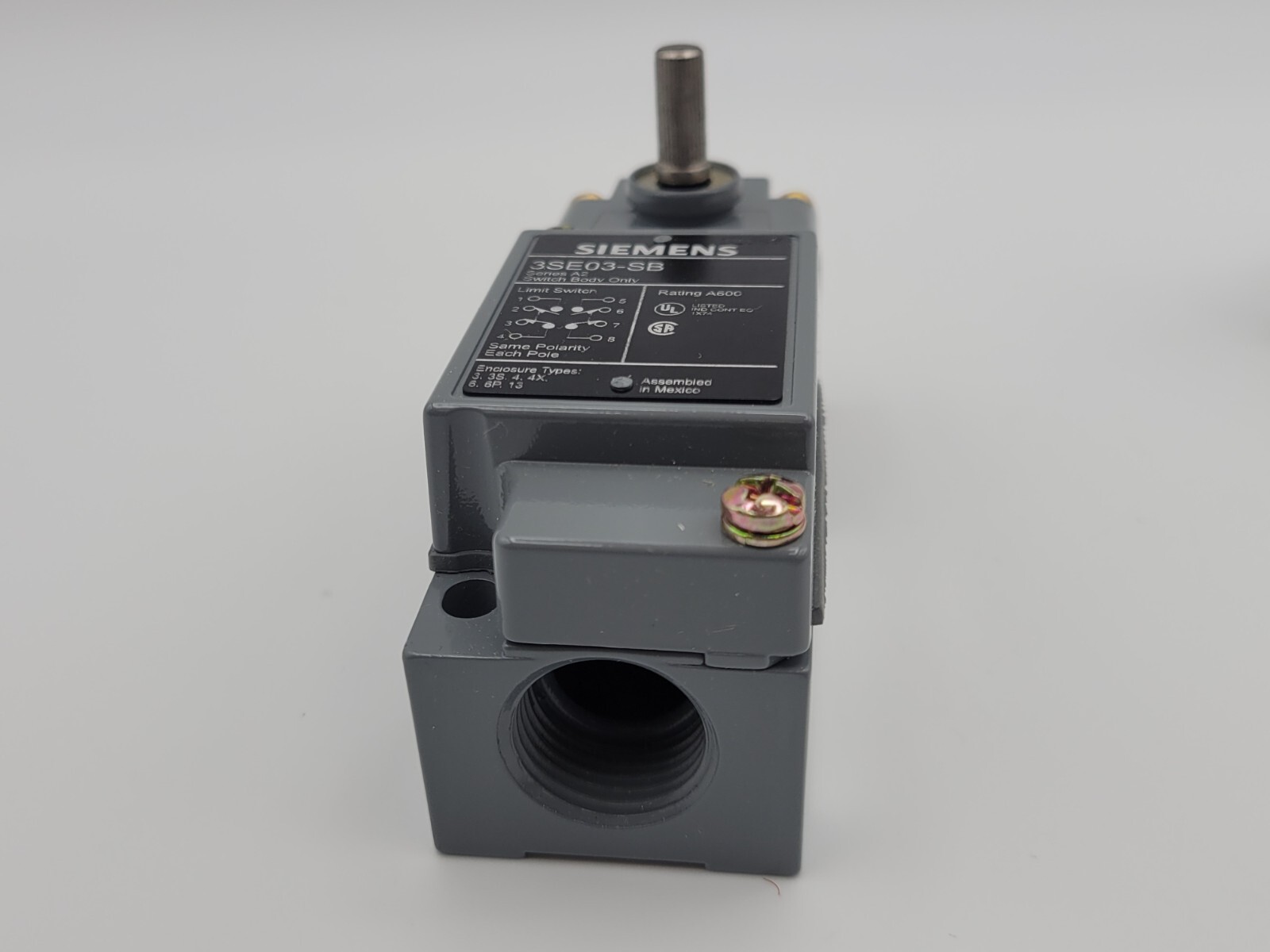 Siemens 3SE03-BR1 Limit Switch Side Rotary Plug-In Mount 2NO/2NC 6 Amp 120VAC