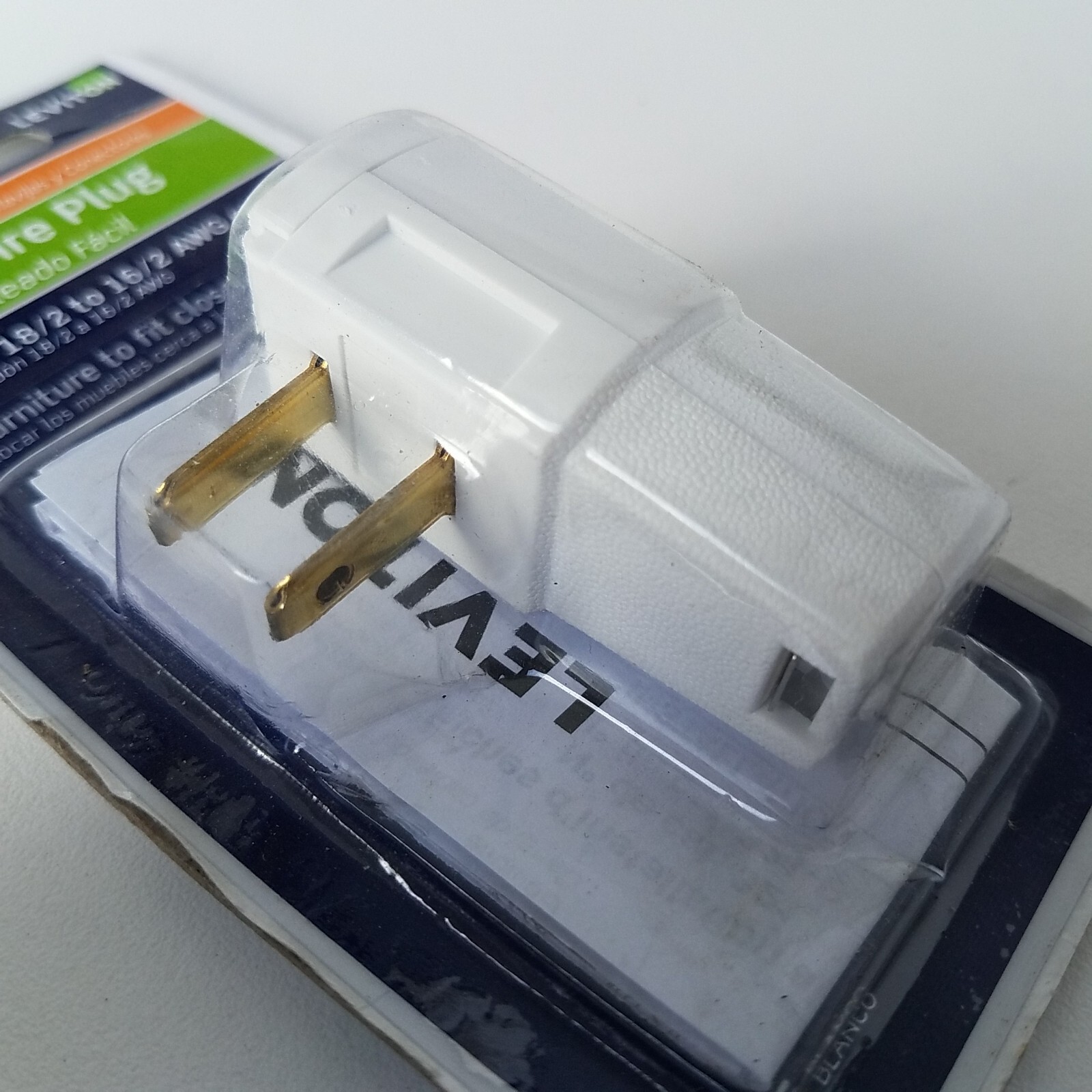 Leviton Plugs & Connectors Easy-To-Wire Plug White No. 321 078477167410 C22-321