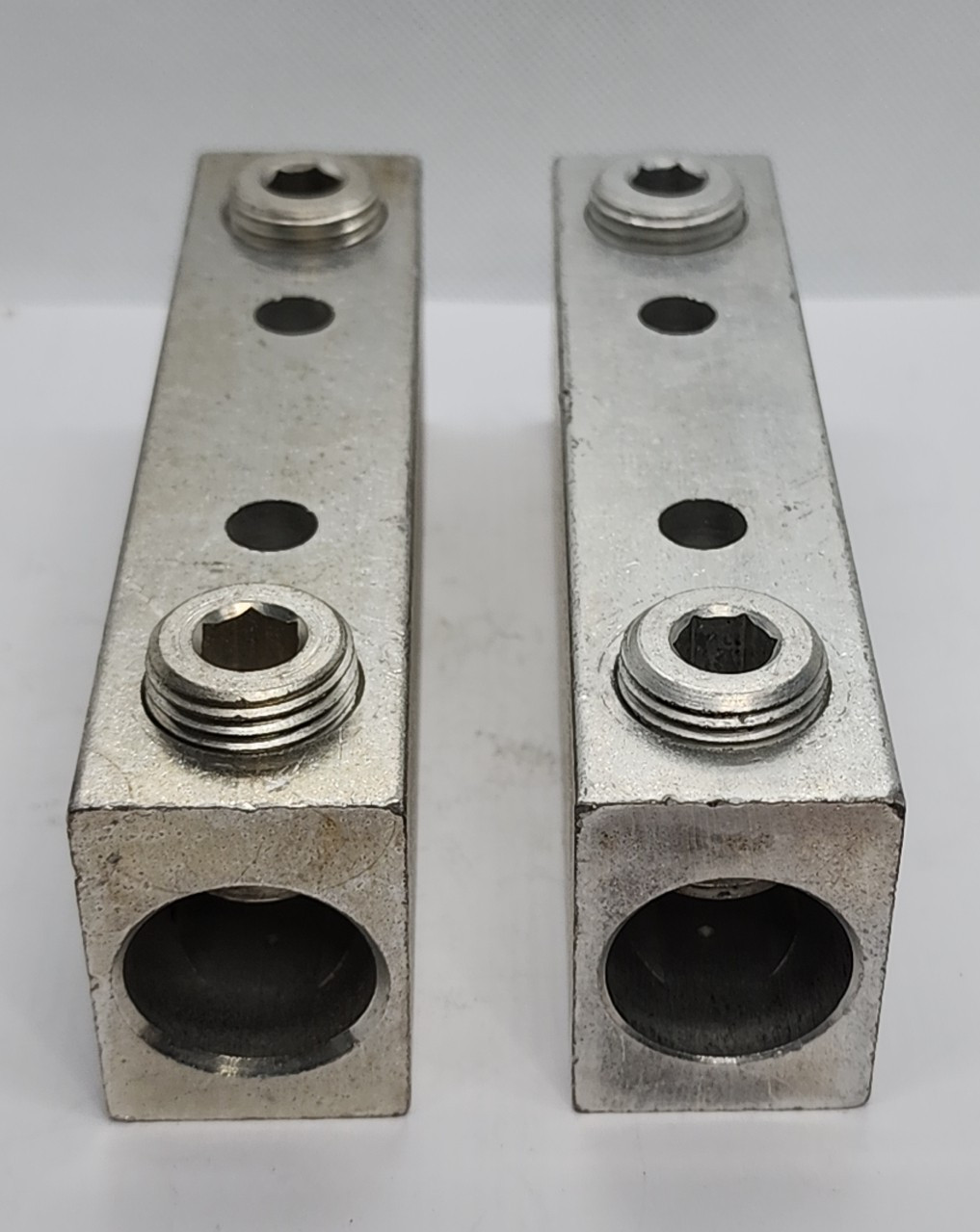 2x ILSCO CU9AL CMC SR-752 750KCMIL-1 HEAVY DUTY TWO WIRE TERMINAL LUG [2ES1-1]