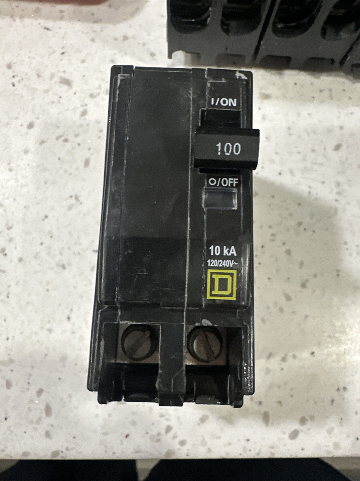 Square D QO2100 100A 2-Pole 120/240VAC Circuit Breaker, Trip Indicator