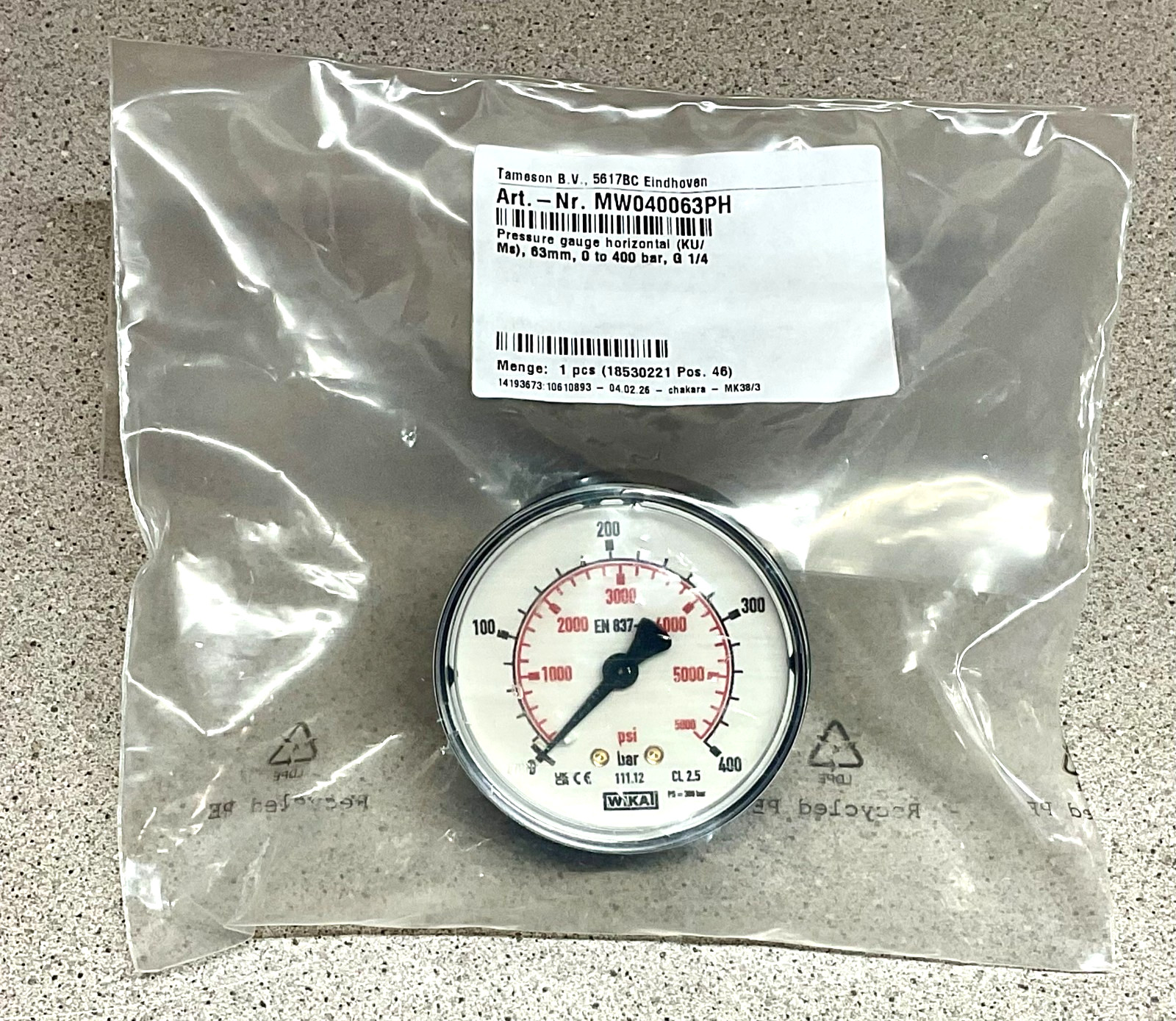 (Pack of 2) Wika – 400 Bar (5800 psi) Pressure Gauge Rear Plastic/Brass 63 mm