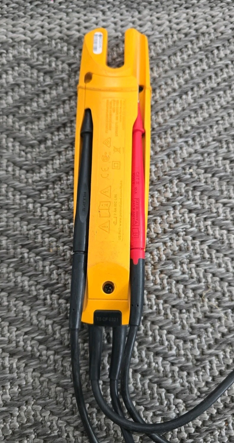 Fluke T5-600 Electrical Tester CAT III 600V Digital Multimeter Tested Works