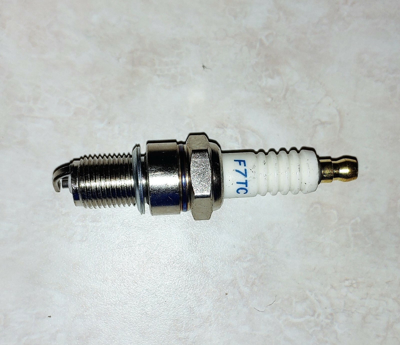 F7TC Spark Plug For Honda GX120 GX160 GX200 GX240 GX270 GX340 GX390 Generator