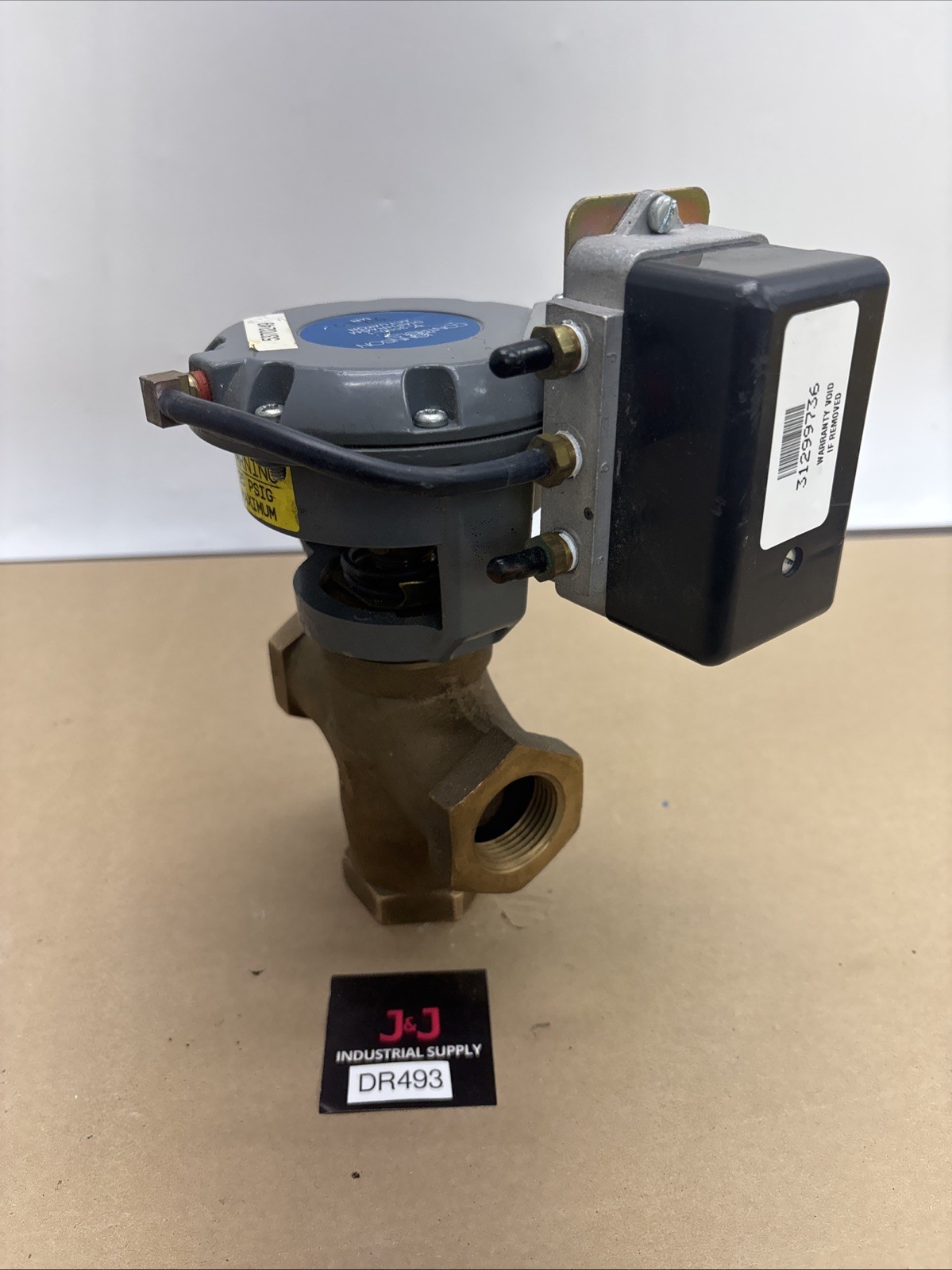 New Johnson Controls V-3000-1 Diaphragm Actuator 1 1/4 Brass T Warranty
