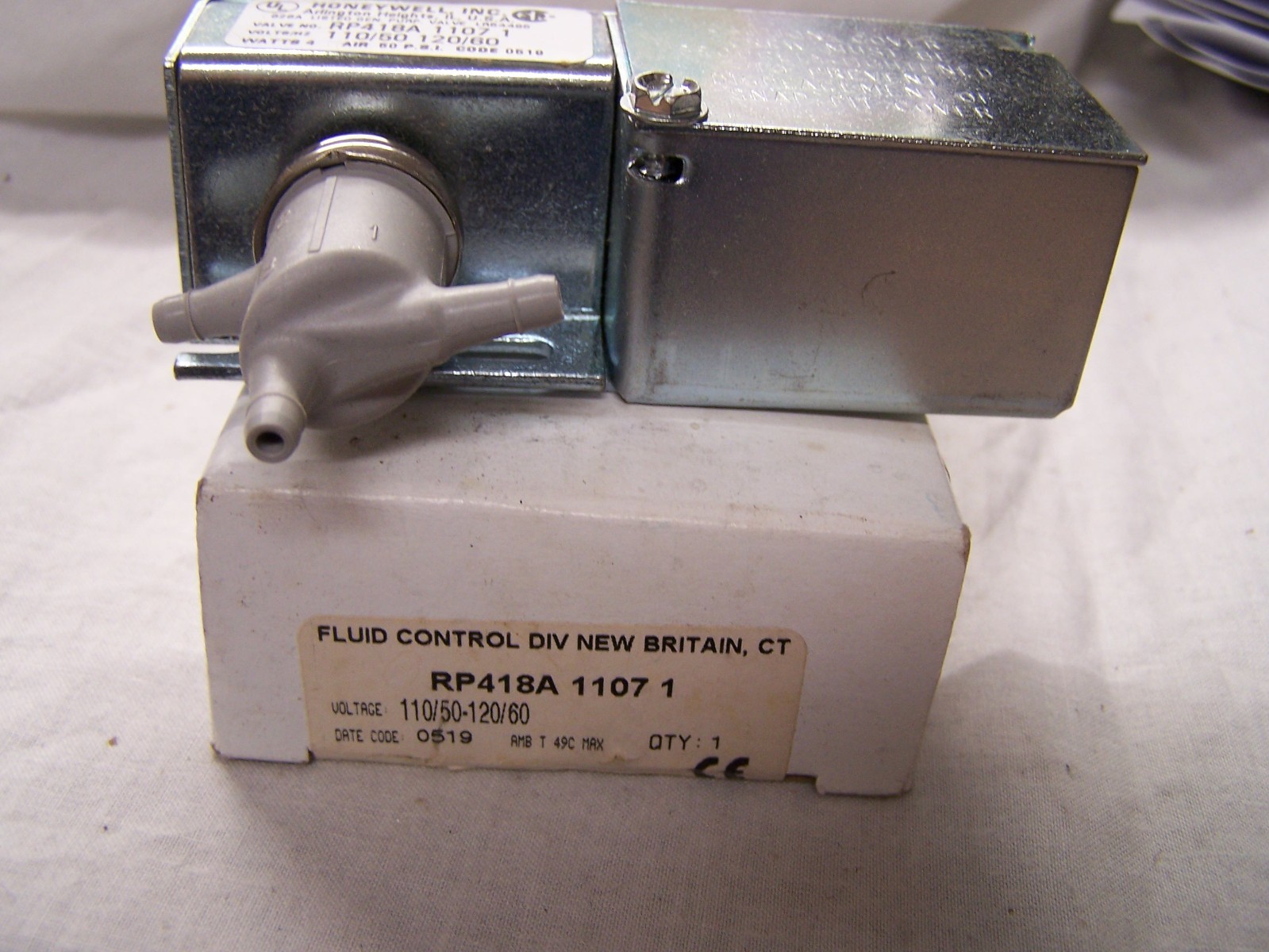 Honeywell RP418A 1107 1 Fluid Control skinner valve, WINNER GETS FREE SHIPPING!
