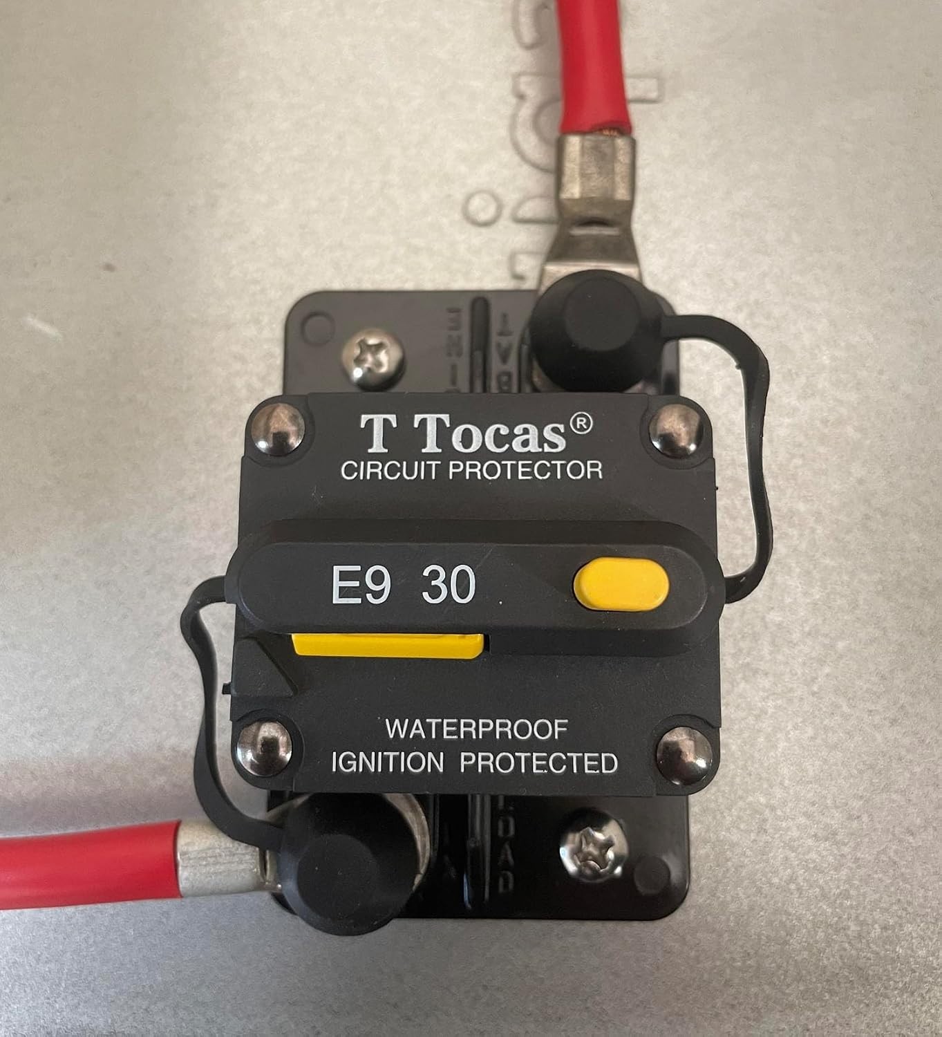 -Rated 30A Circuit Breaker – Compact and Waterproof for Automotive & Marine
