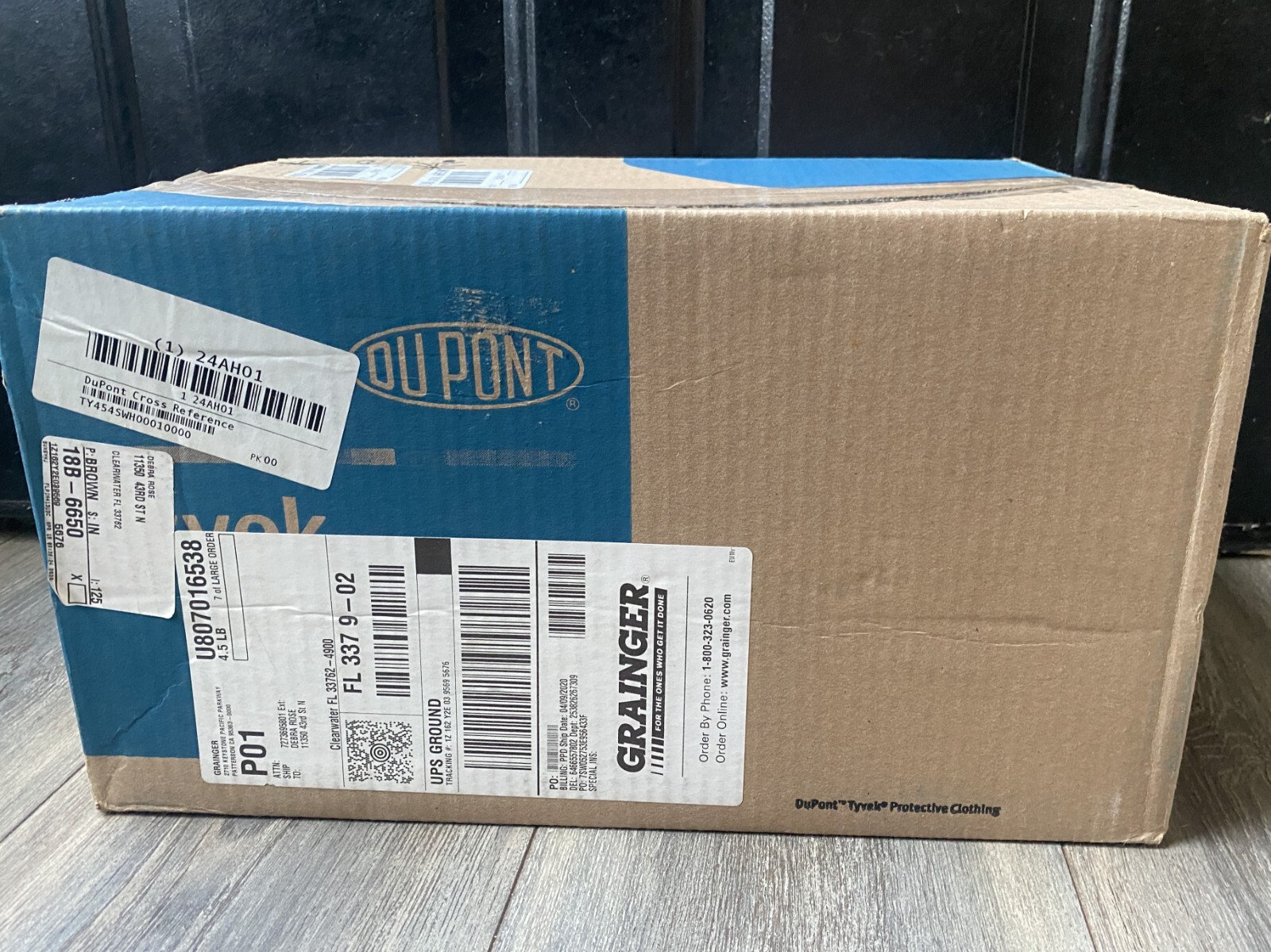 Box of 100 pcs DuPont Tyvek 400 Boot Cover TY454SWH00010000 White Universal Size