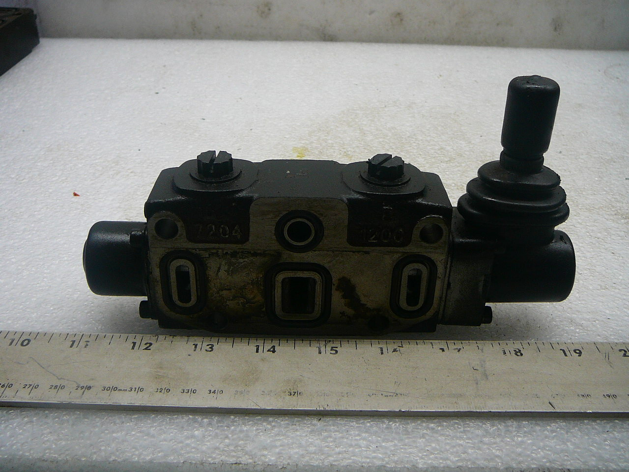 PARKER SINGLE SPOOL HYDRAULIC CONTROL VALVE B 1200 A 7204 B CN A HYZ2