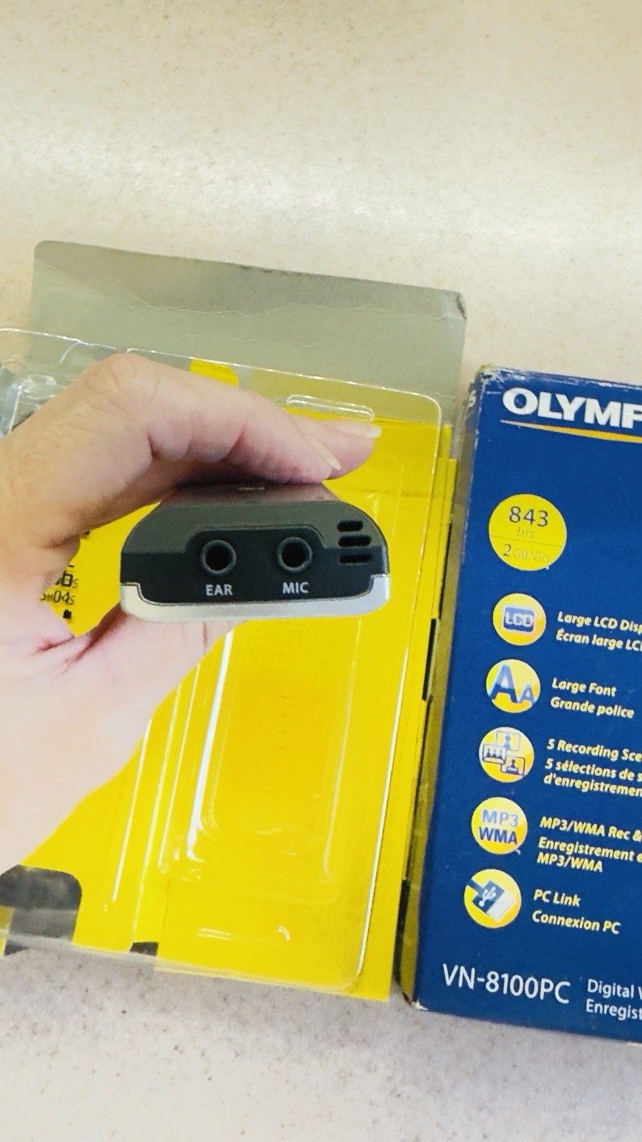 Olympus VN-8100PC Digital Voice Recorder 2GB USB MP3 Player 843 hr