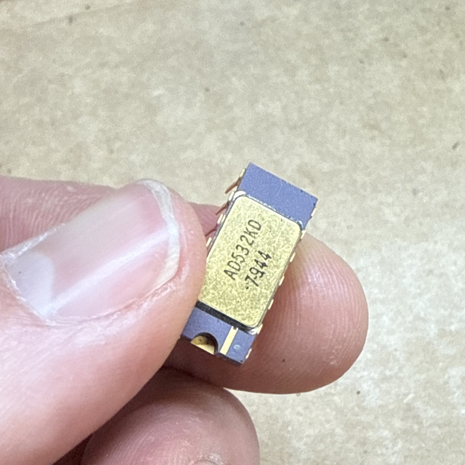 ADI AD532KD 7944 Analog Multiplier/Divider 14-Pin SBCDIP X 1PC 6724 hong kong