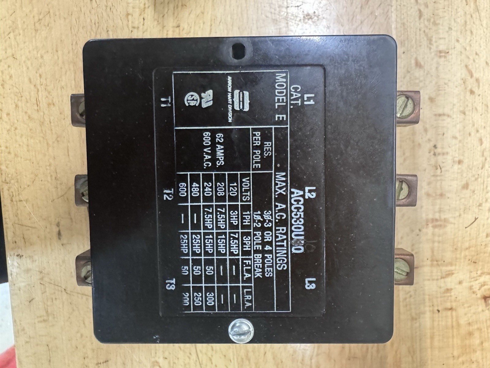 Arrow Hart ACC530U10 62A 600VAC 3-Pole Industrial Contactor Coil 110-120 Volts