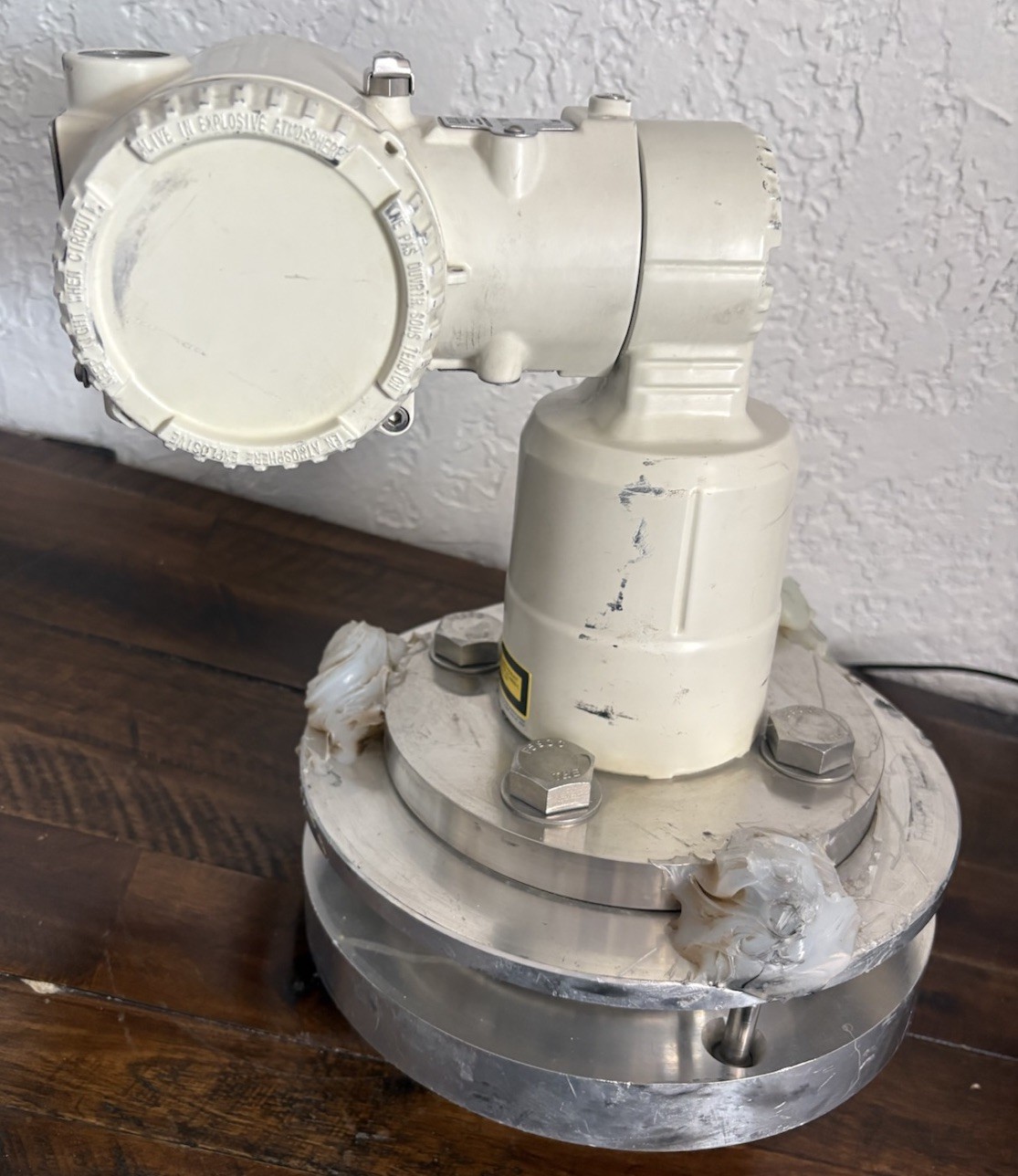 New! ABB LLT100-AIBH10L5 Laser Level Transmitter 4-20 mA HART HALAR Coated