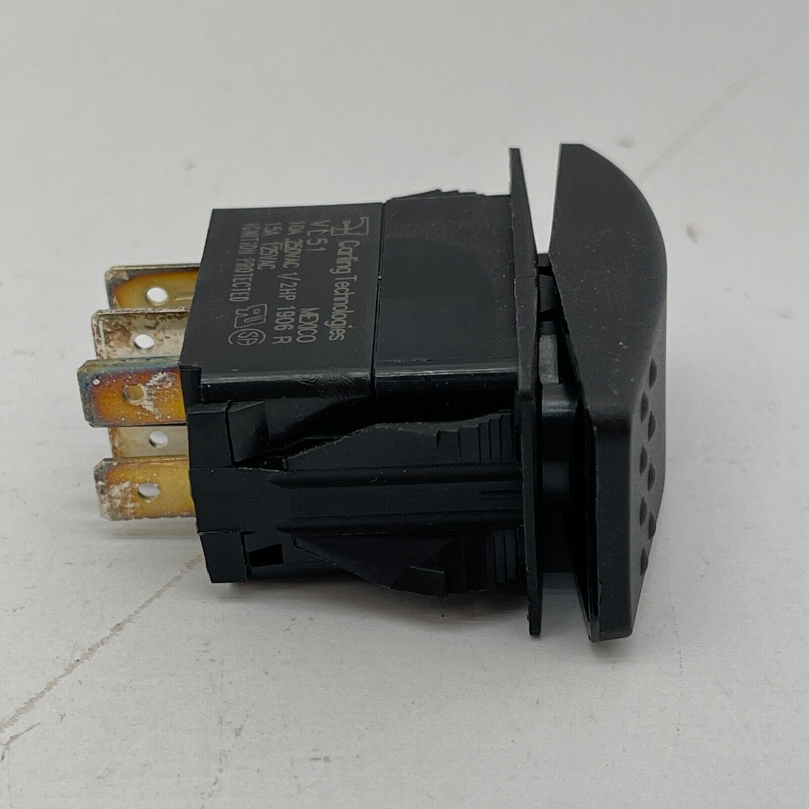 VL51 – Carling Technologies DPDT, (On)-Off-(On) Rocker Switch Panel Mount 10A