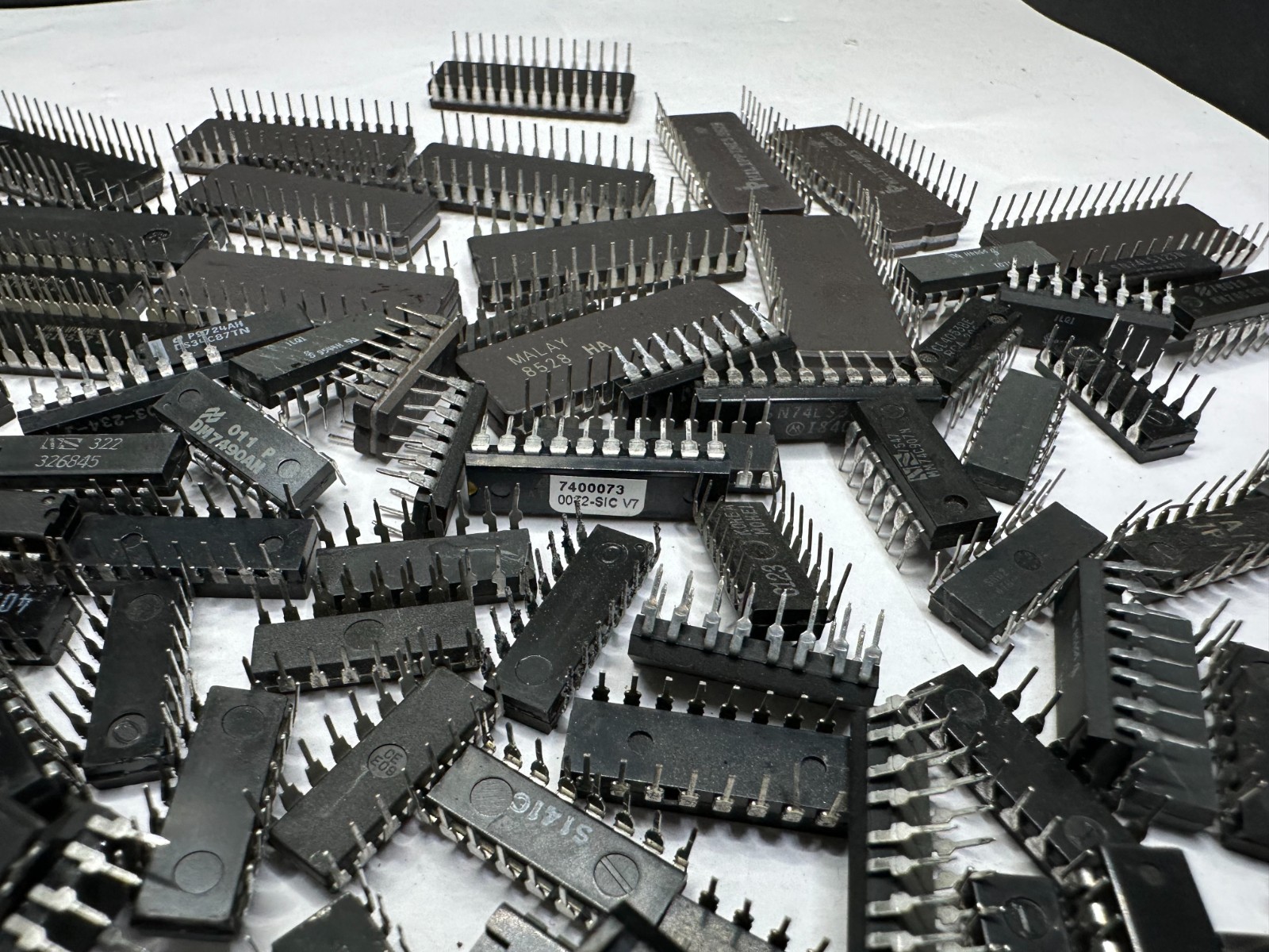 VINTAGE BIOS, FIRMWARE, EPROM ETC. IC Lot Of 190Pcs, AS-IS UNTESTED, Gold Scrap